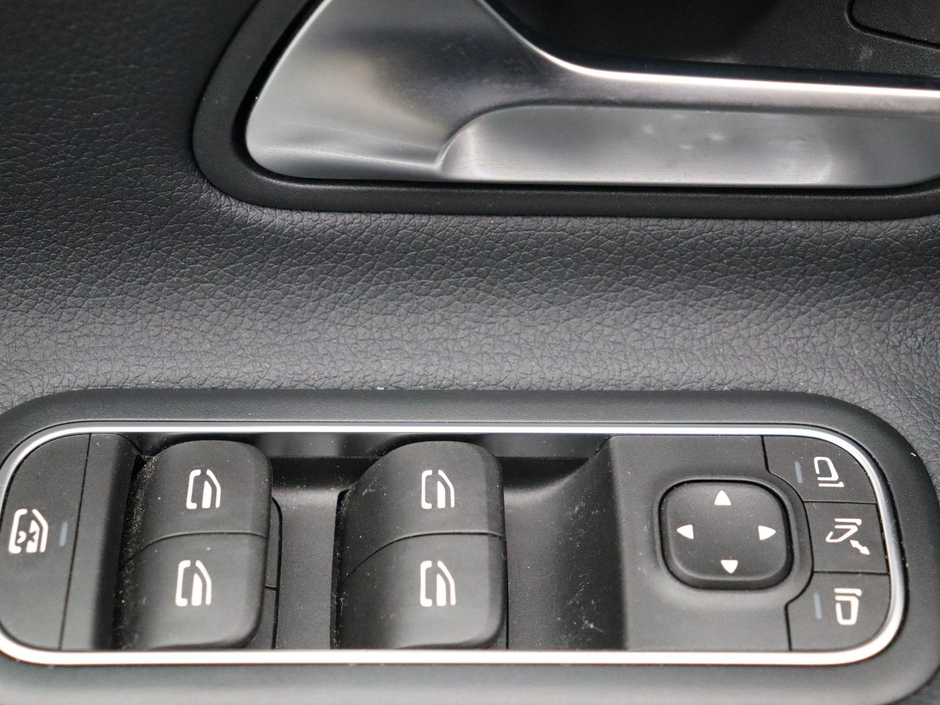 Mercedes-Benz-CLA-image-9
