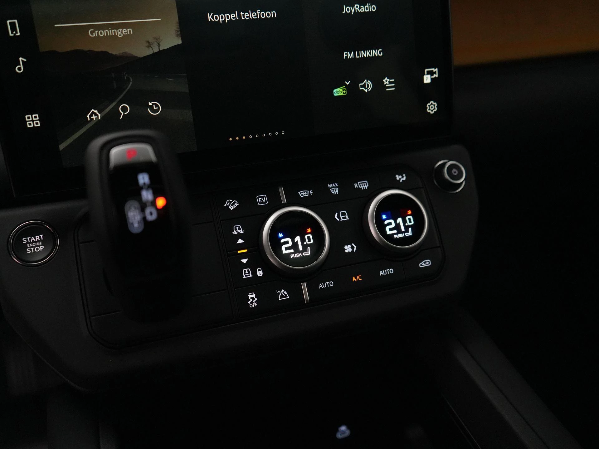 Land Rover-Defender-image-16