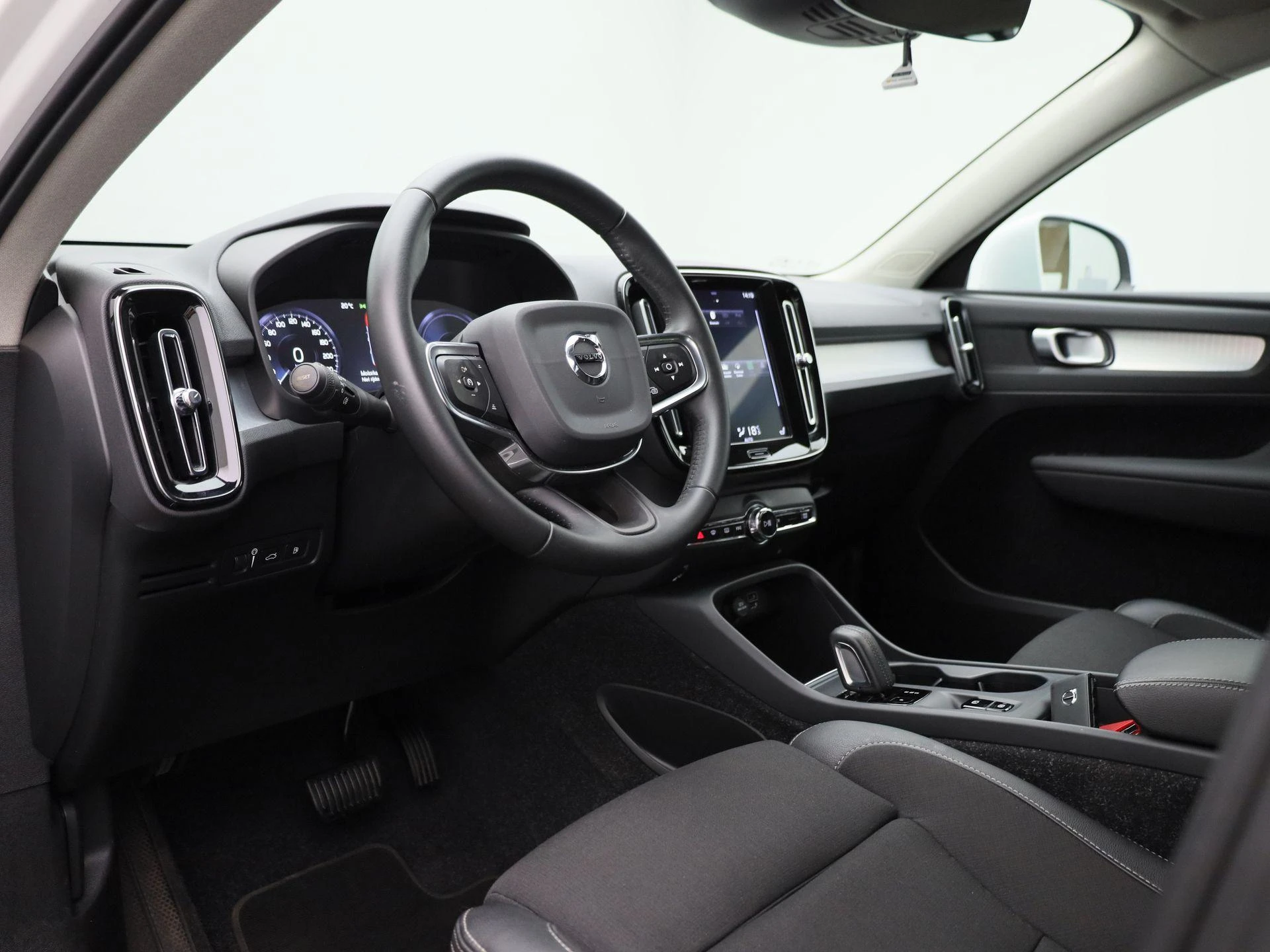 Volvo-XC40-image-35