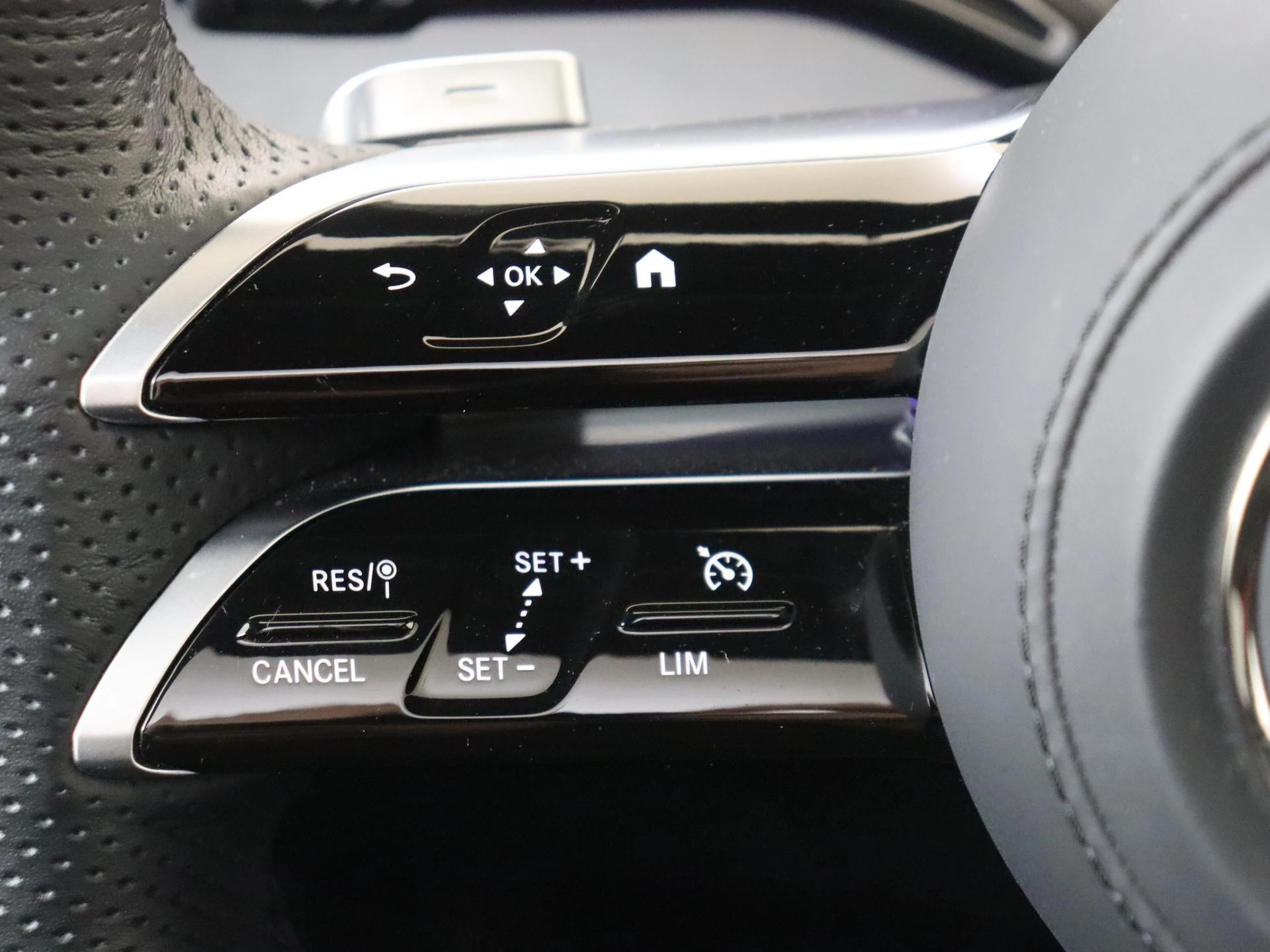Mercedes-Benz-GLE-image-12