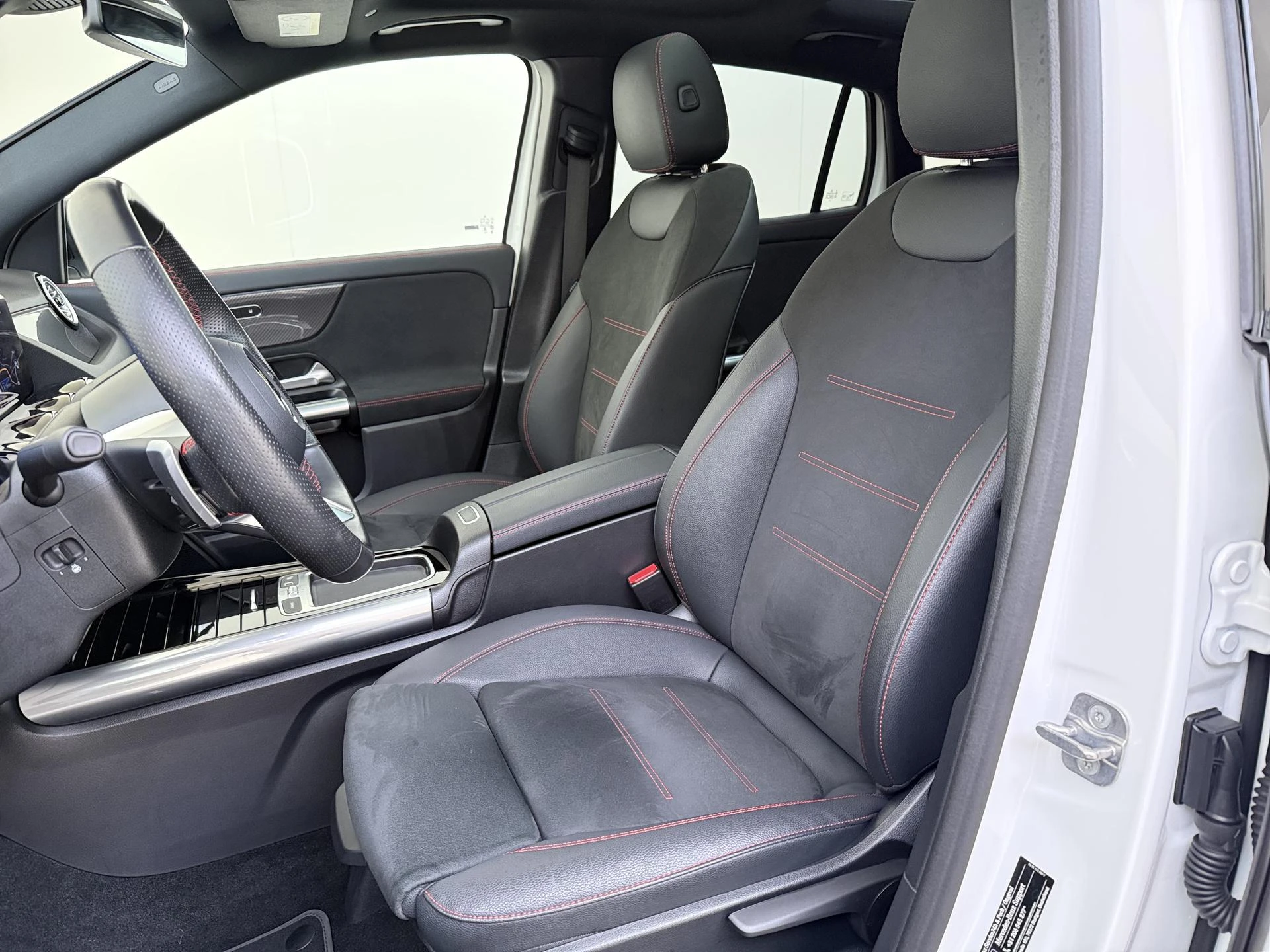 Mercedes-Benz-GLA-image-14