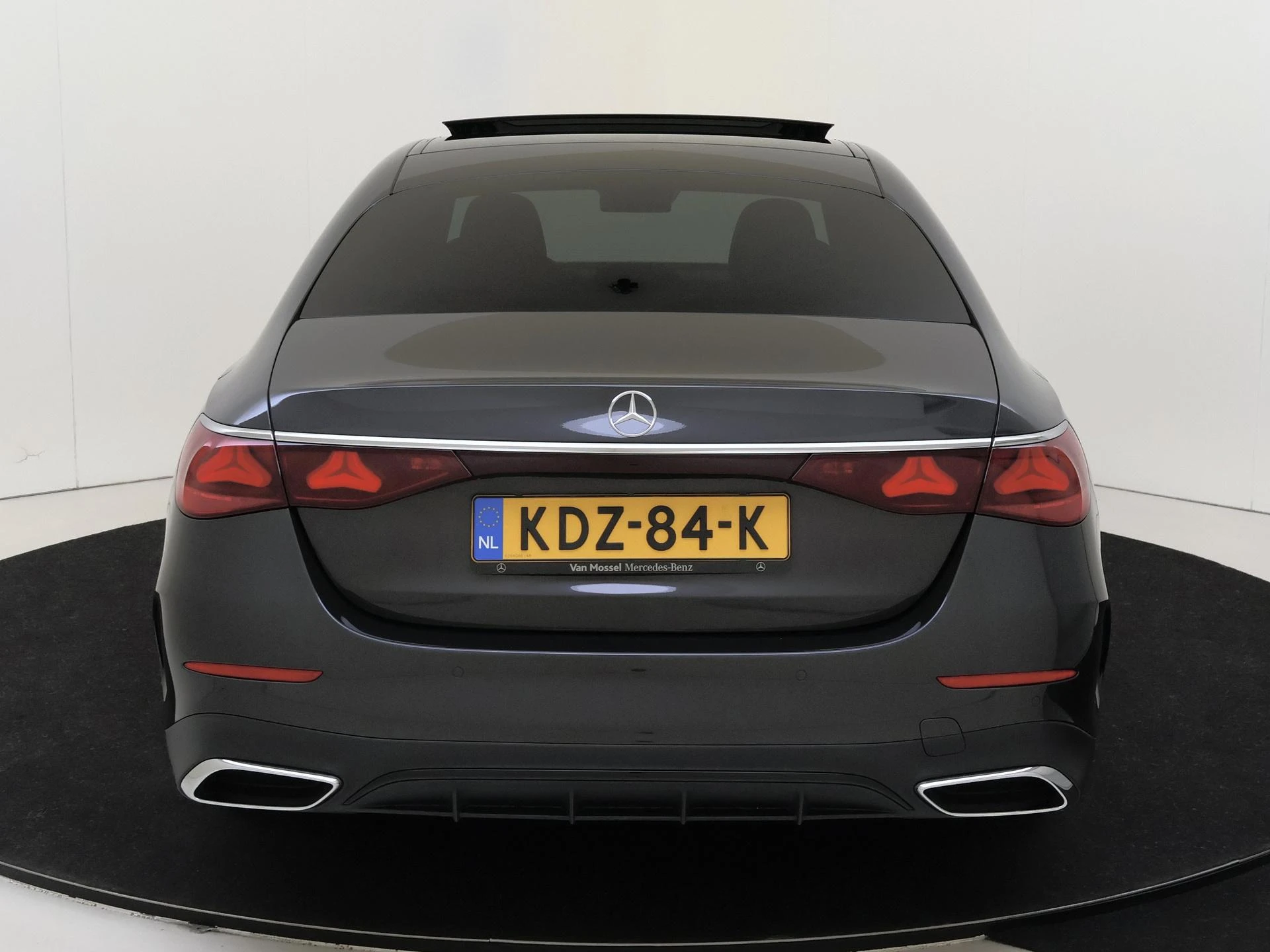 Mercedes-Benz-E-Klasse-image-6