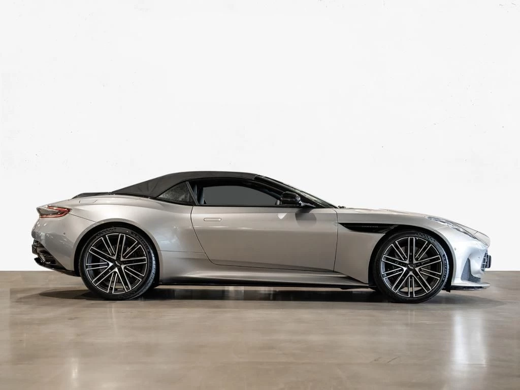 Aston Martin-DB12-image-14