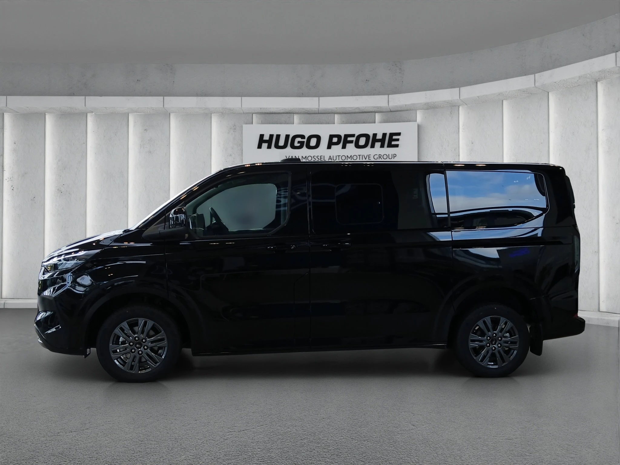 Ford Tourneo Custom Titanium 2.0 EcoBlue 125kW 320 L1 Auto FWD Van. 4-türig