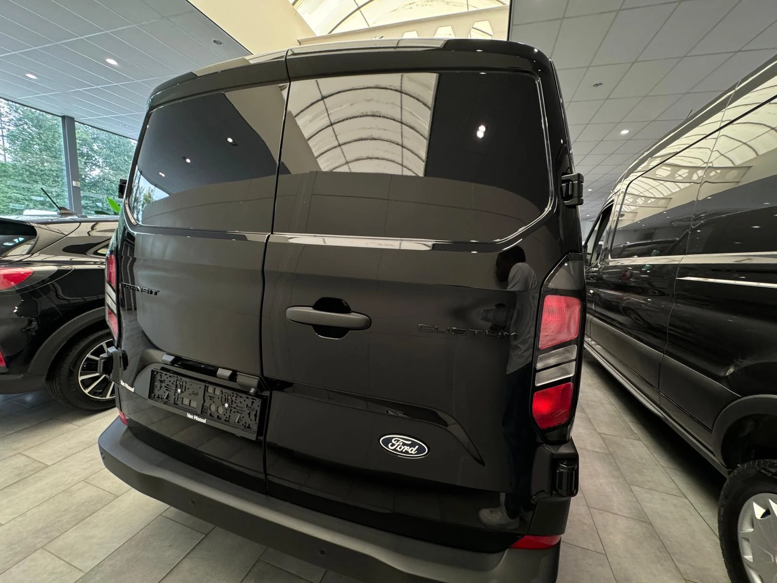 Ford-Transit Custom-image-4