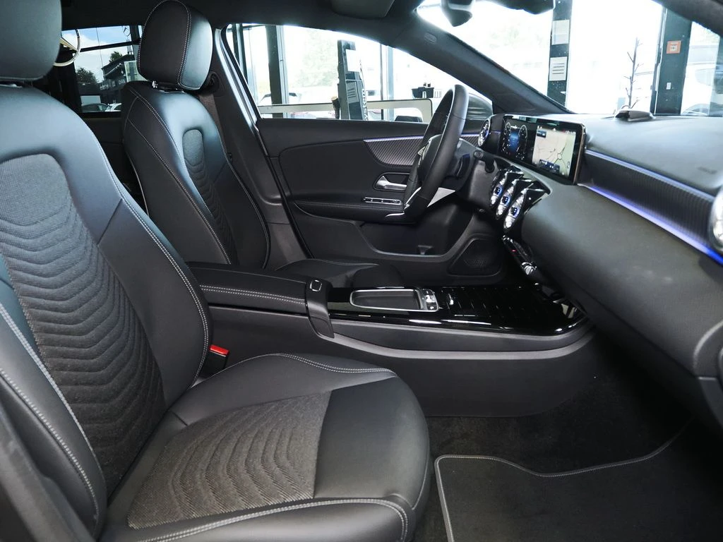 Mercedes-Benz-A-Klasse 180-image-9