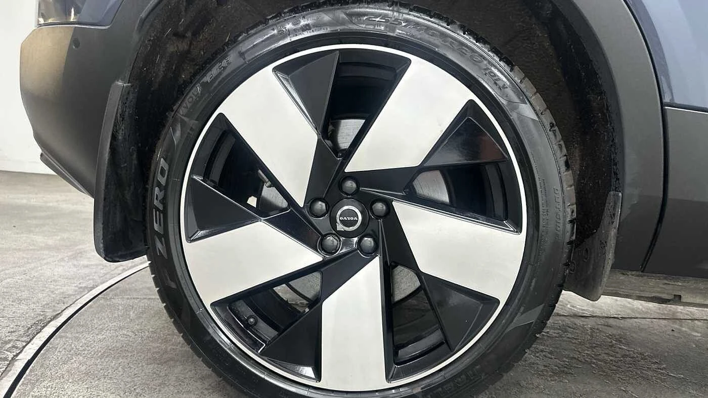 Volvo-EX40-image-9