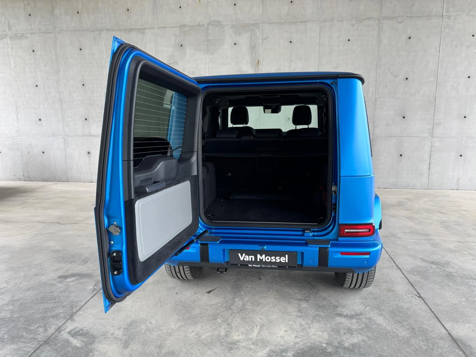 Mercedes-Benz-G-Klasse-image-6