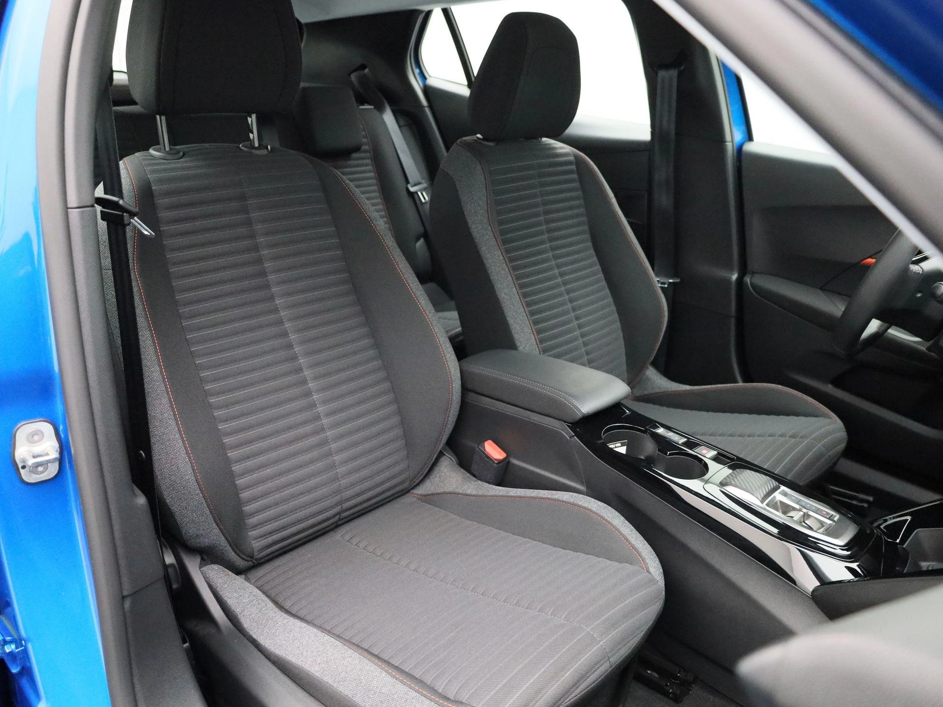 Peugeot-e-2008-image-42
