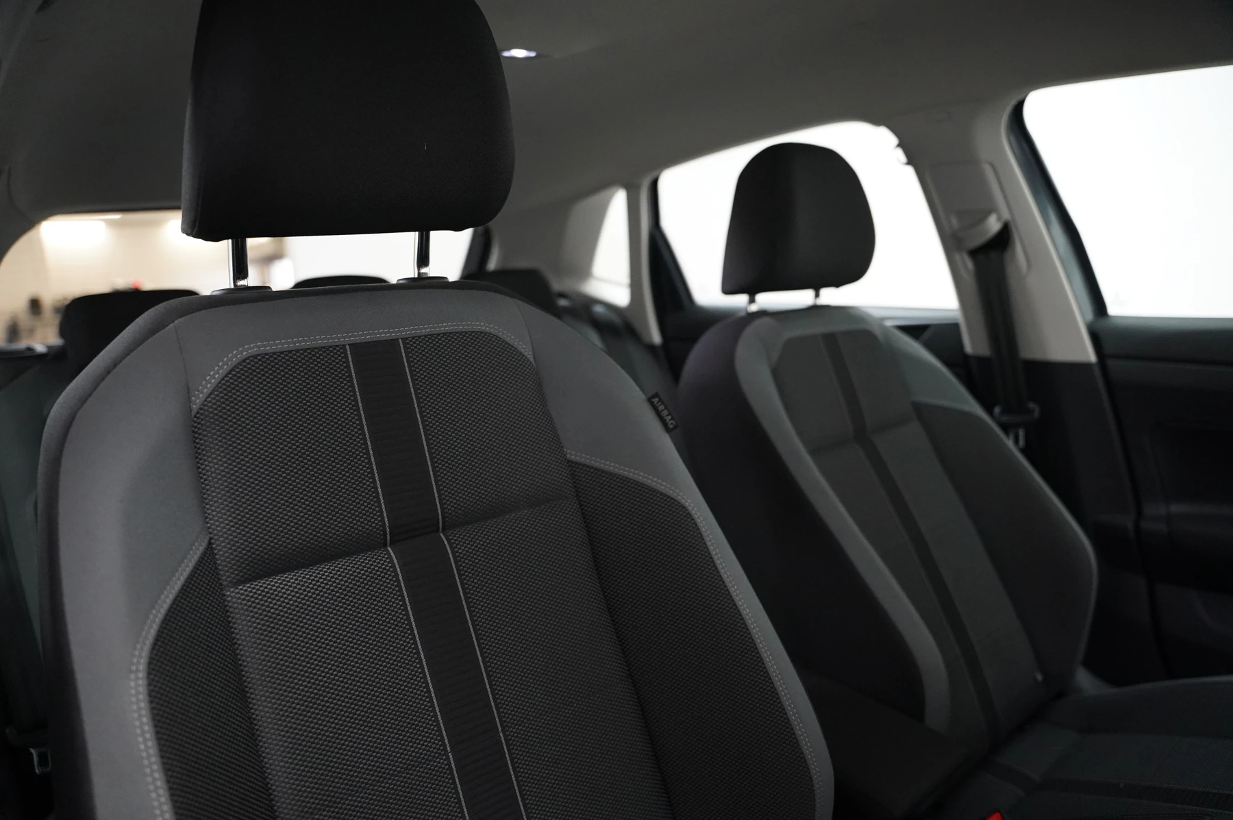 Volkswagen-Polo-image-28