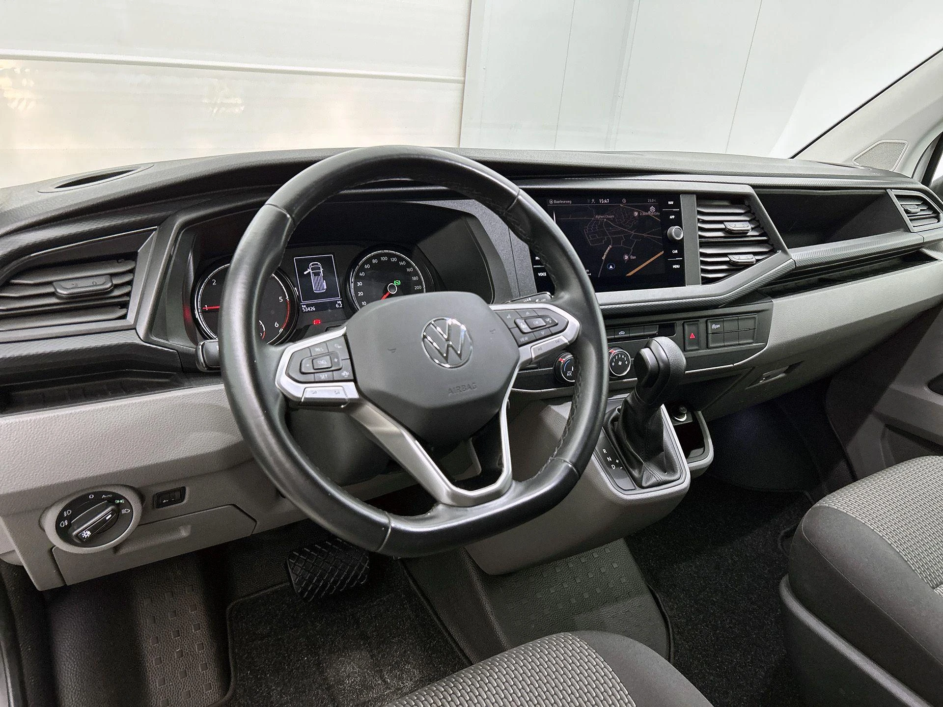 Volkswagen-Transporter-image-18