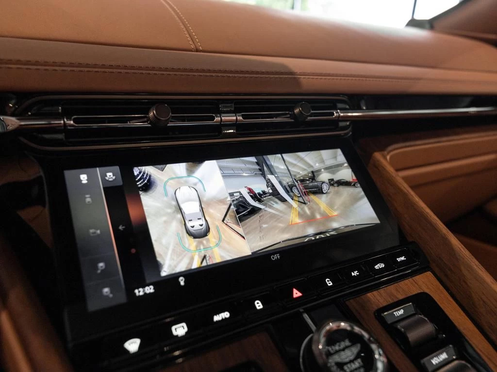 Aston Martin DB12 Volante Aston Martin Hamburg