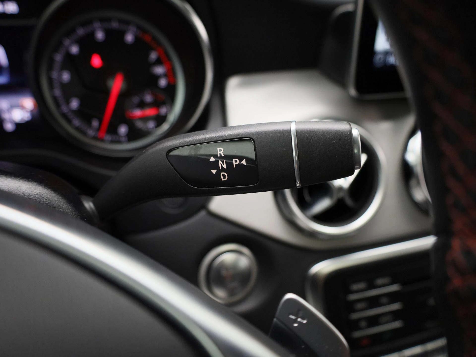 Mercedes-Benz-GLA-image-22