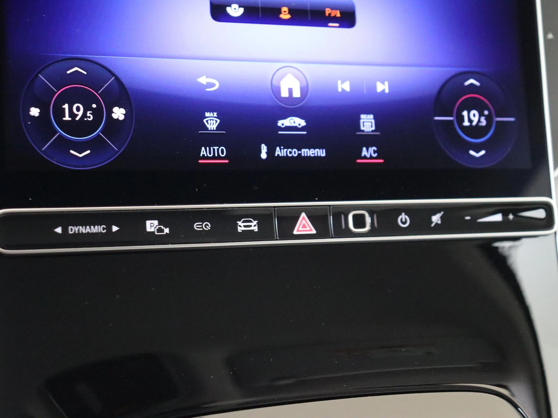 Mercedes-Benz-EQE-image-21