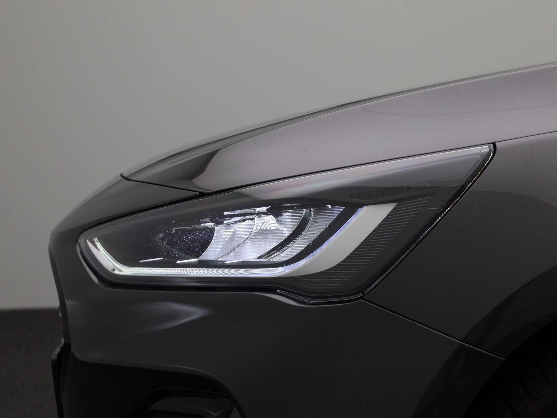 Ford Focus Wagon 1.0 EcoBoost Hybrid ST Line X