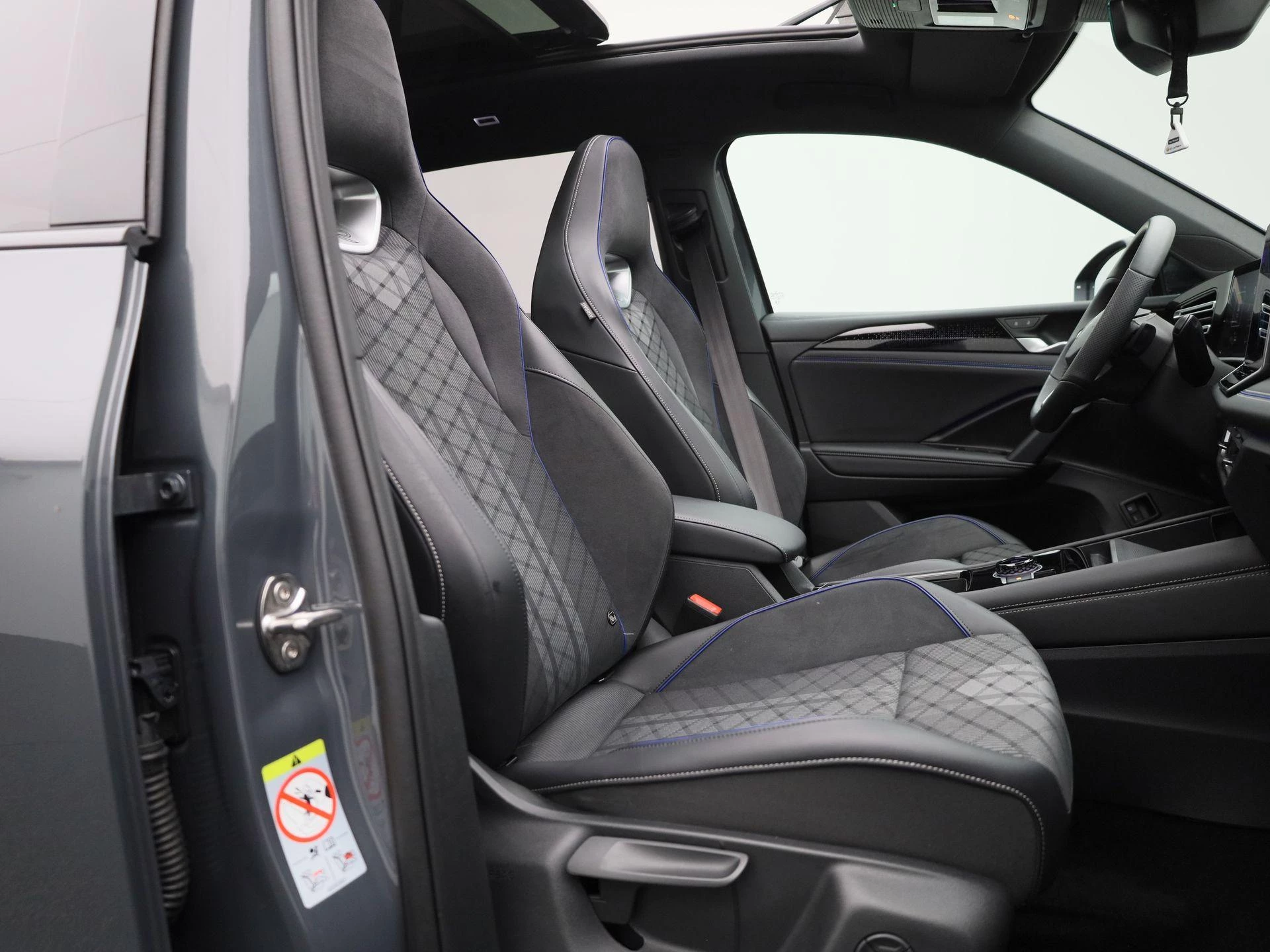 Volkswagen Tiguan 1.5 eHybrid R-Line Edition 204 PK|
