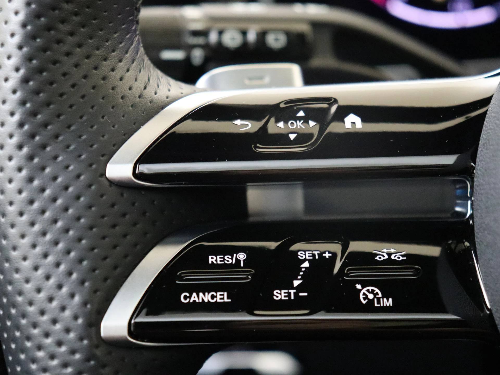 Mercedes-Benz-GLC-image-11