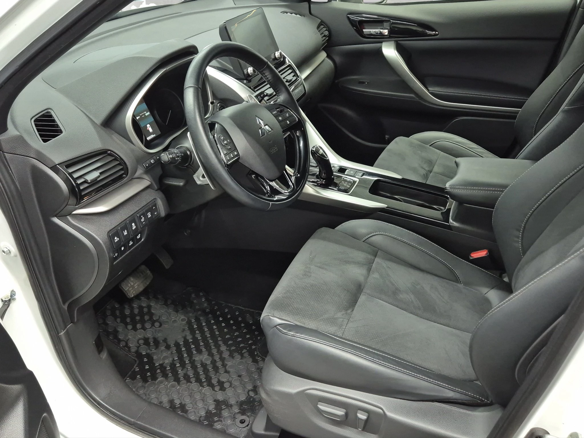 Mitsubishi Eclipse Cross 2.4 MIVEC Eclipse Cross Hybrid INTRO