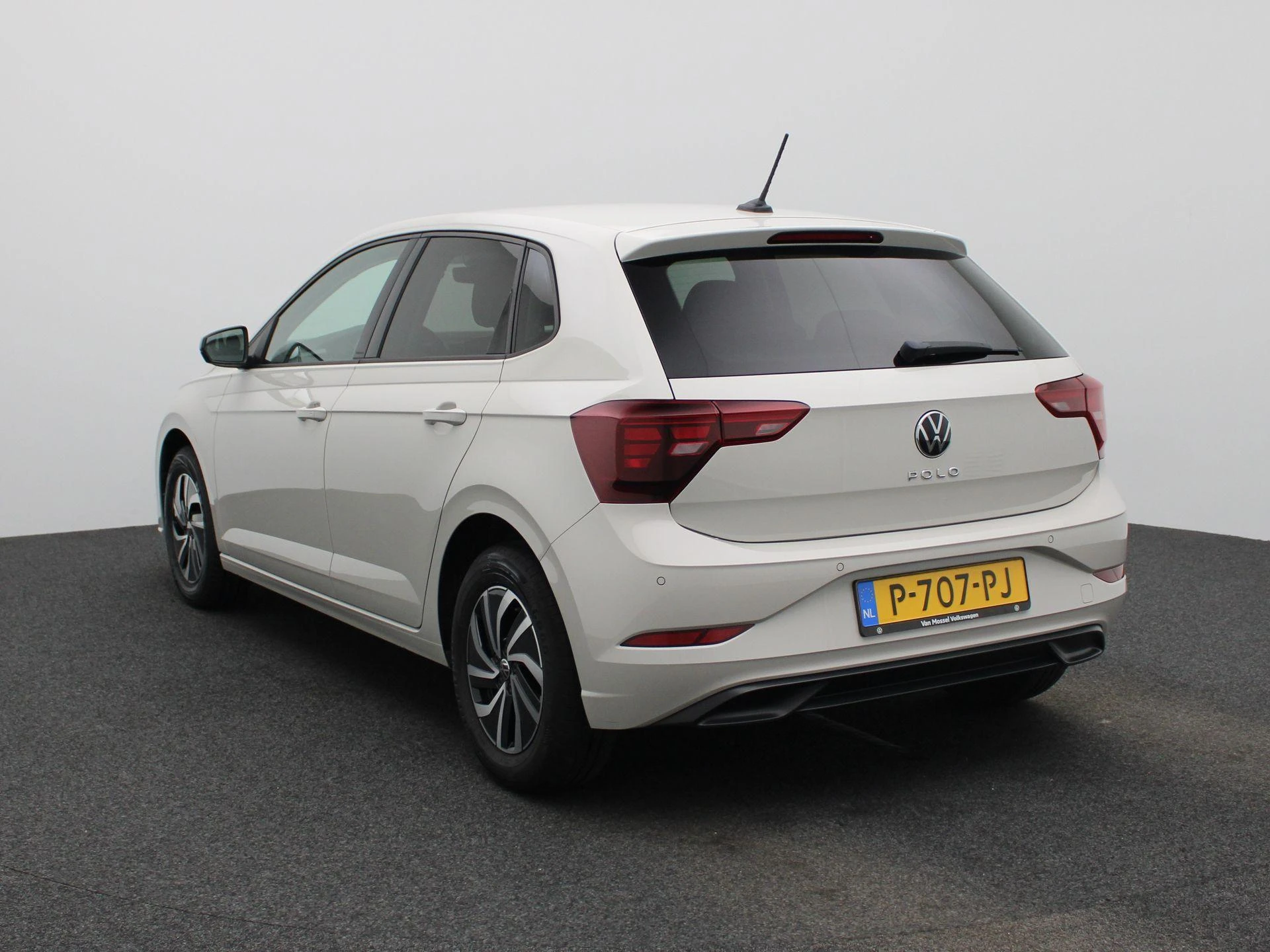 Volkswagen-Polo-image-1