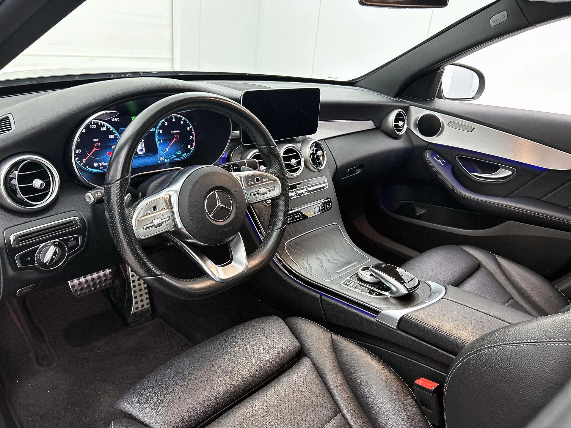 Mercedes-Benz-C-Klasse-image-16
