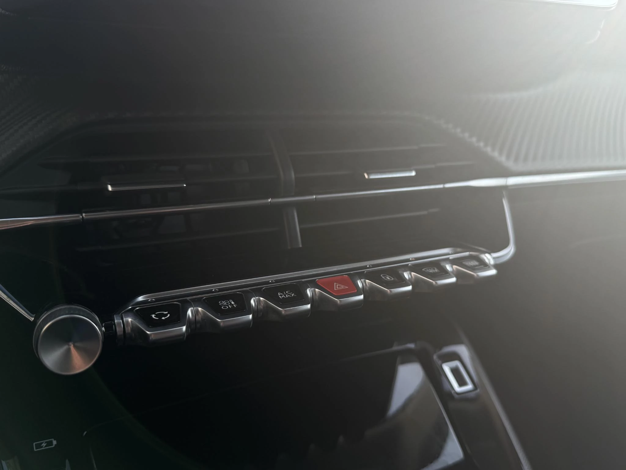 Peugeot-e-2008-image-18