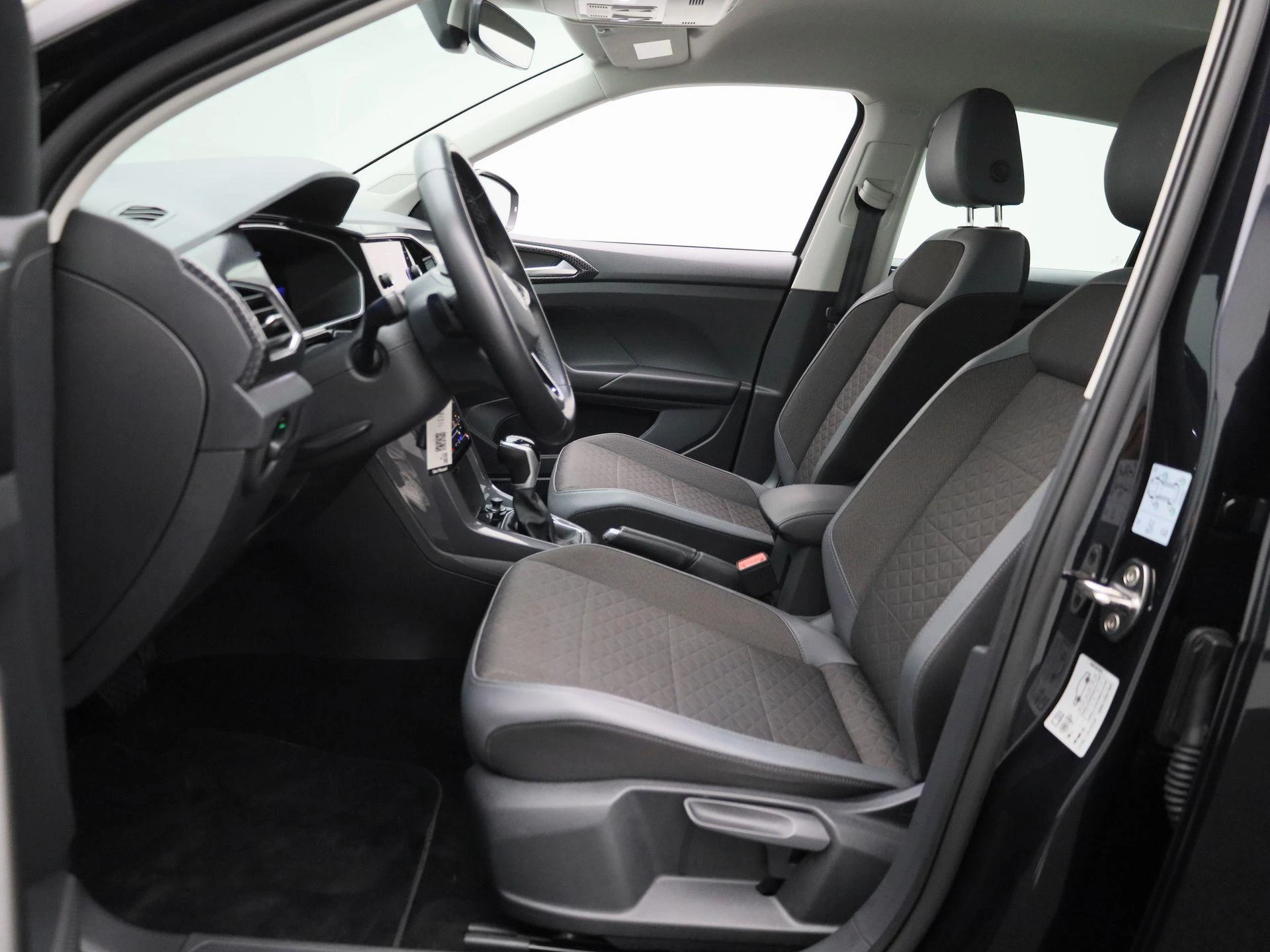 Volkswagen-T-Cross-image-9
