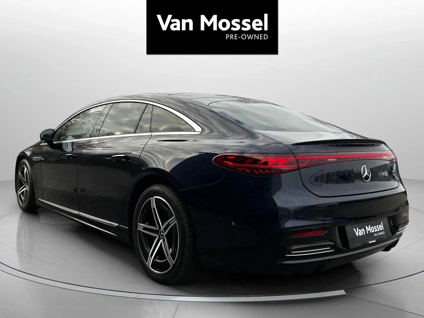 Mercedes-Benz-EQS-image-6