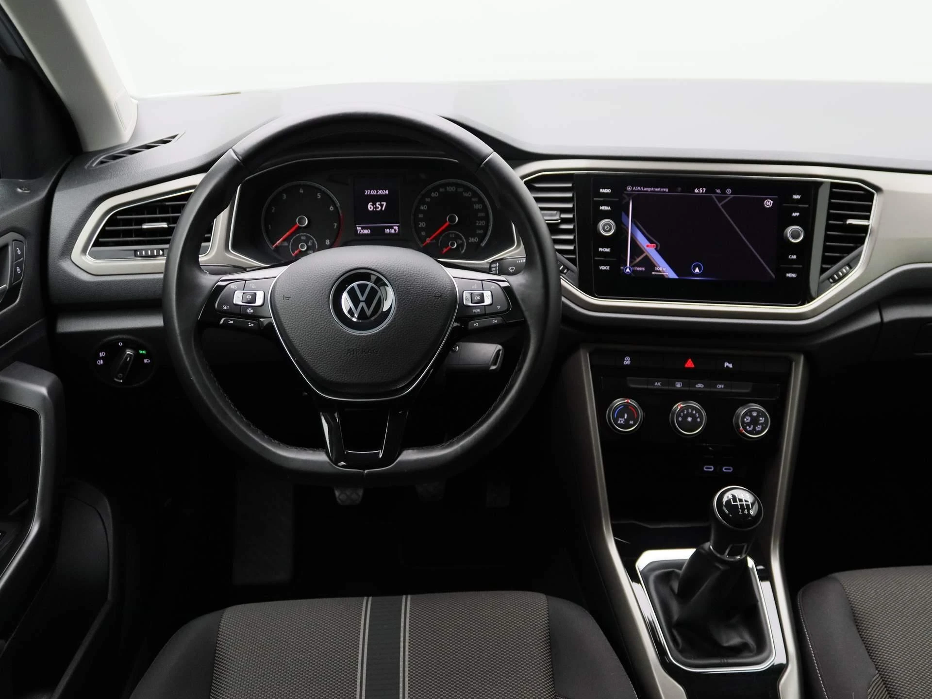 Volkswagen-T-Roc-image-6