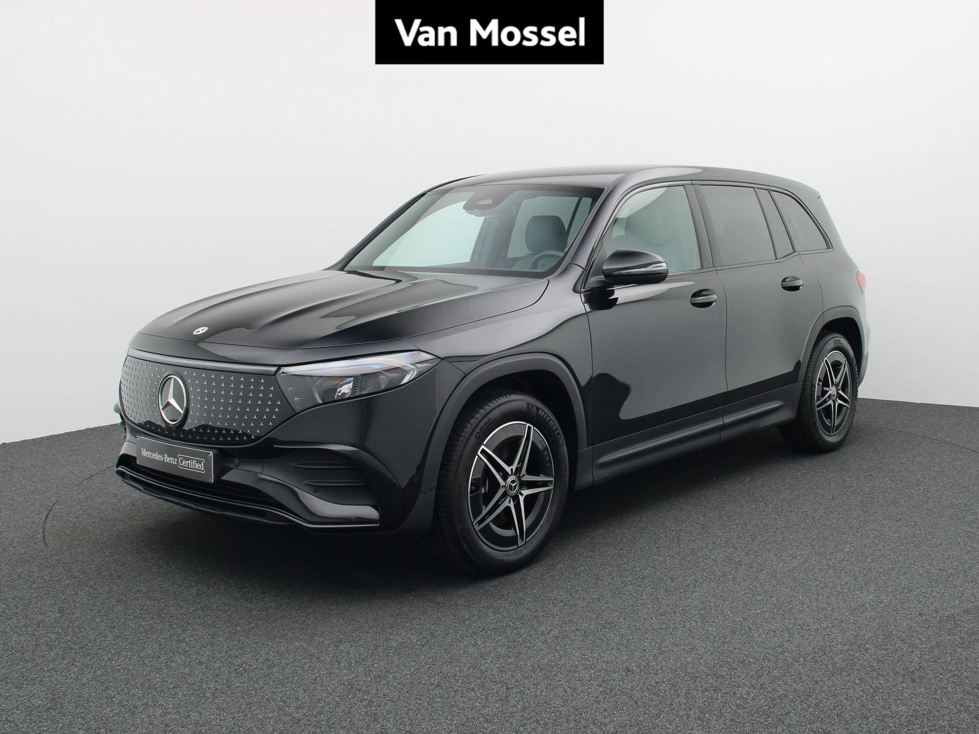 Mercedes-Benz-EQB-image-0
