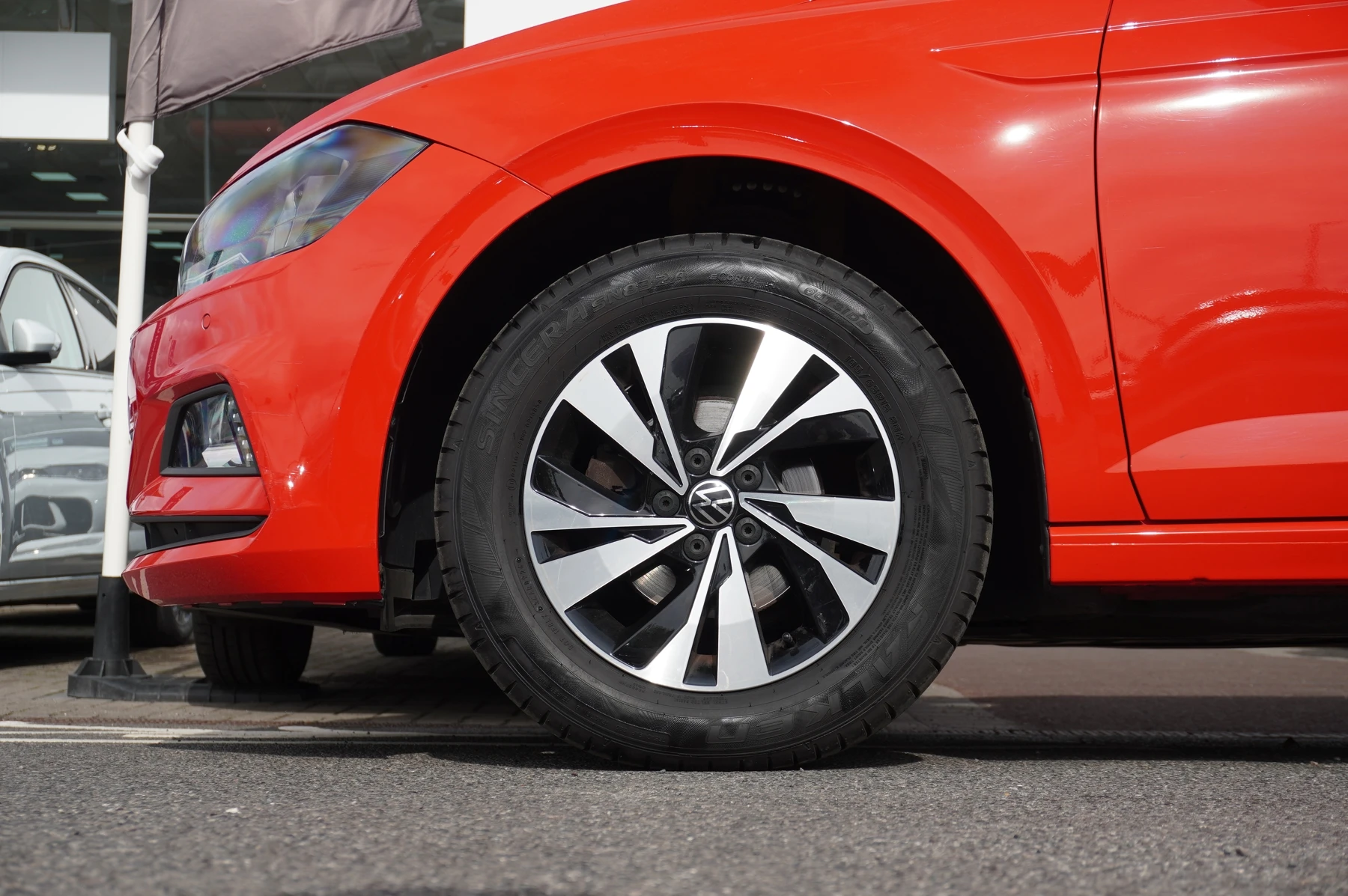 Volkswagen-Polo-image-4