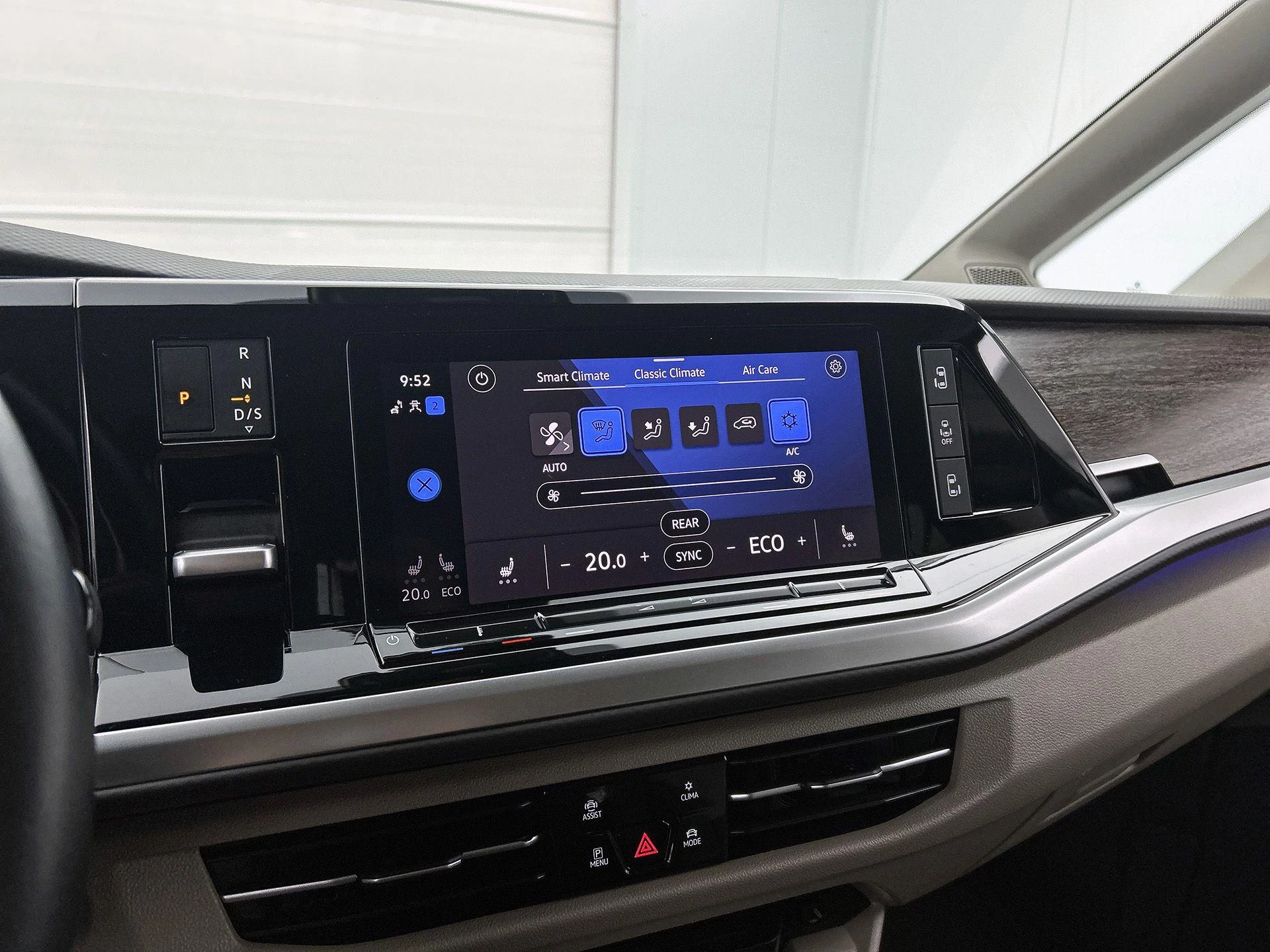 Volkswagen-Multivan-image-20
