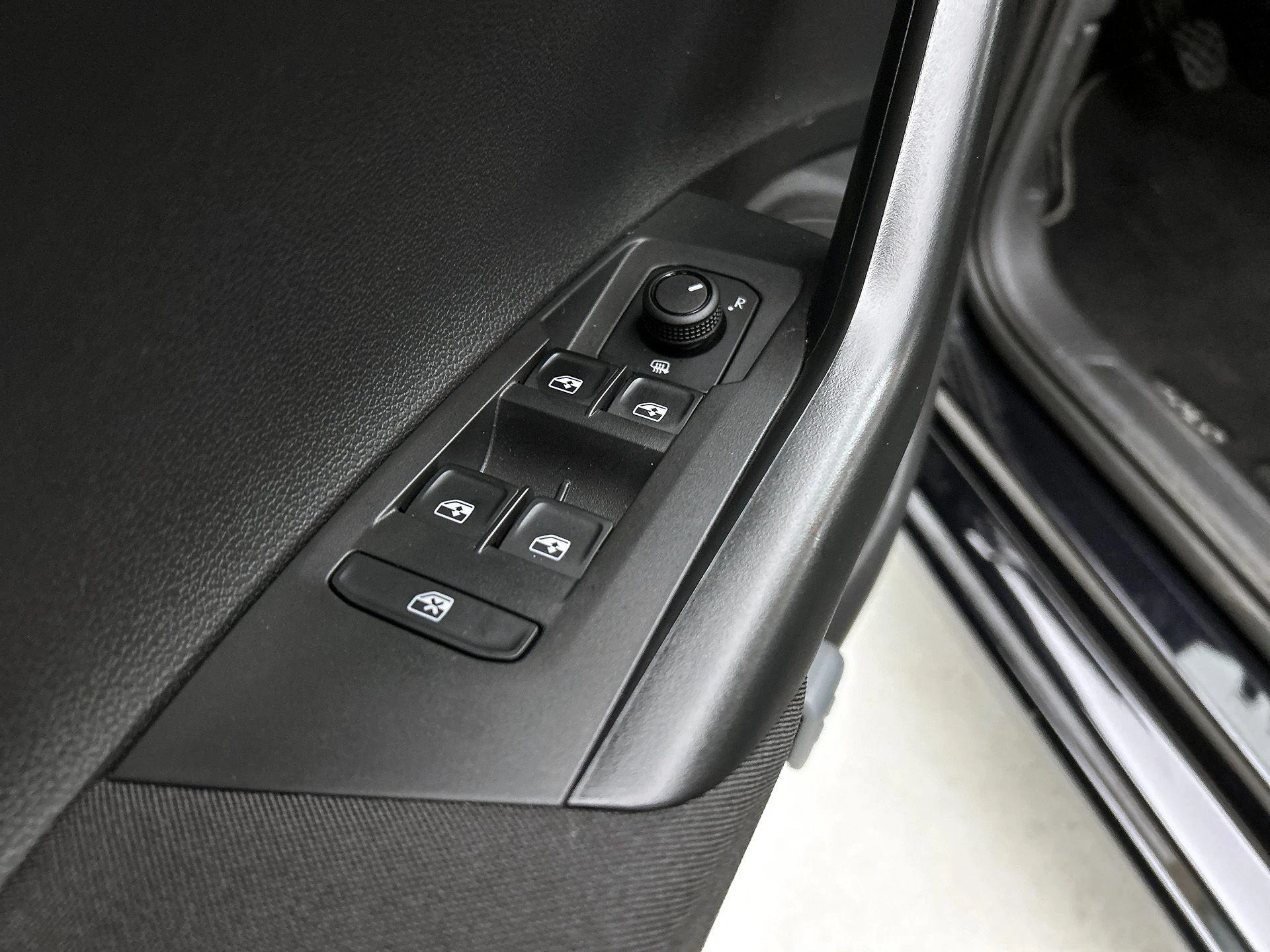 Volkswagen-Polo-image-33