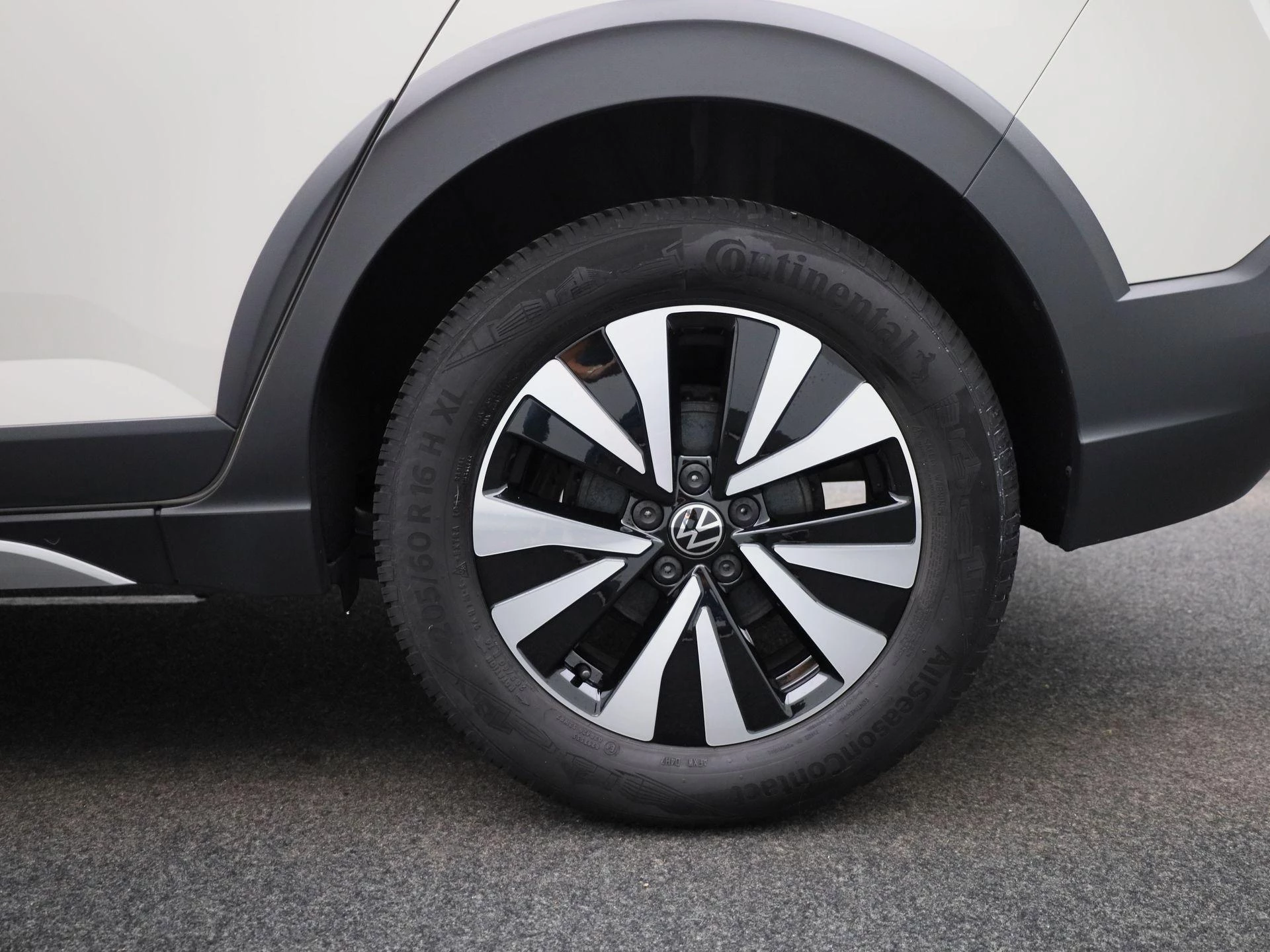 Volkswagen-Taigo-image-12