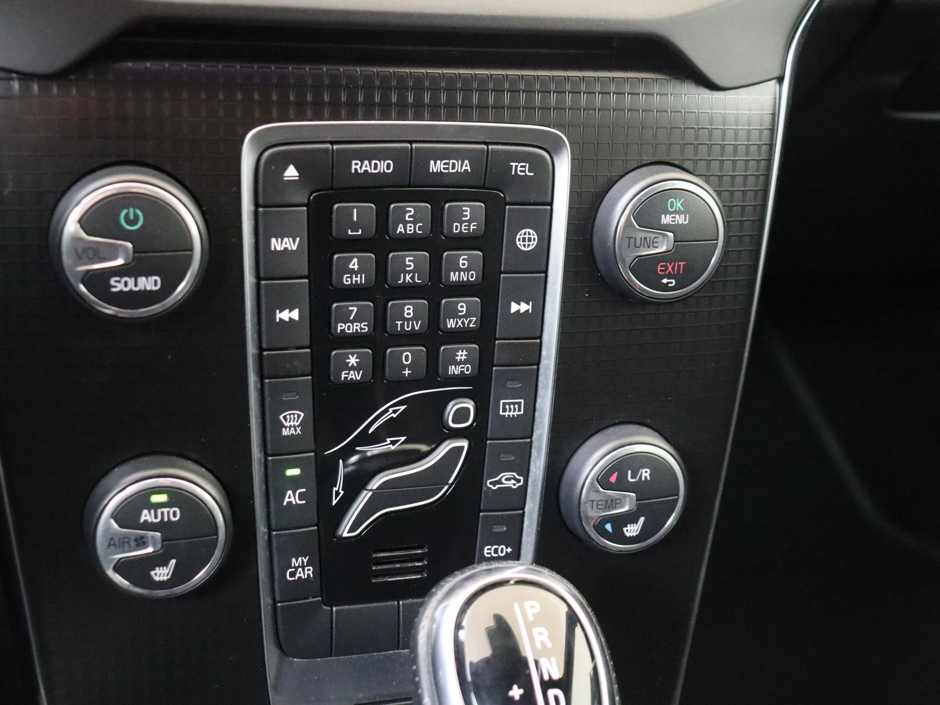 Volvo-V40-image-19