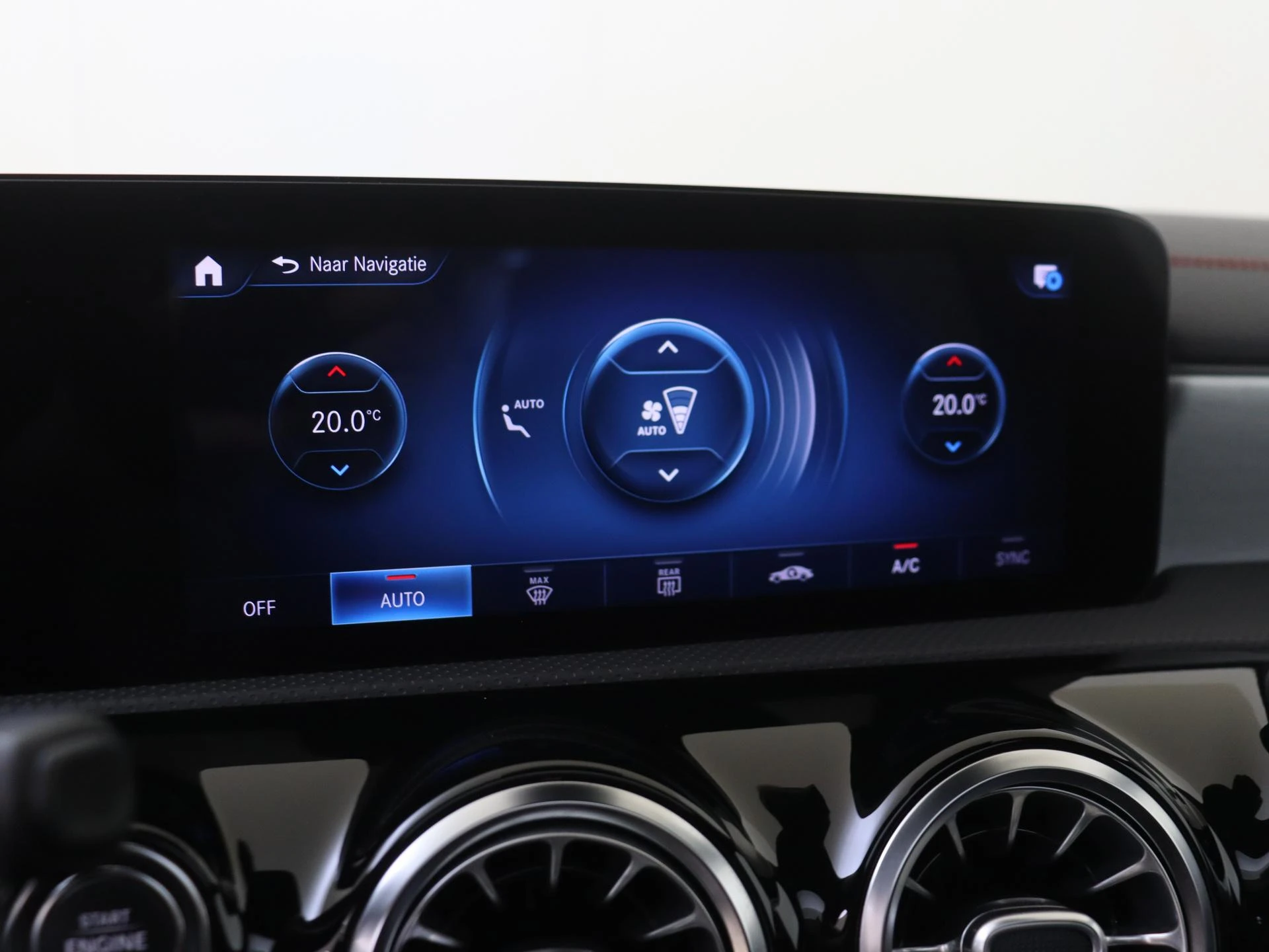 Mercedes-Benz-CLA-image-18
