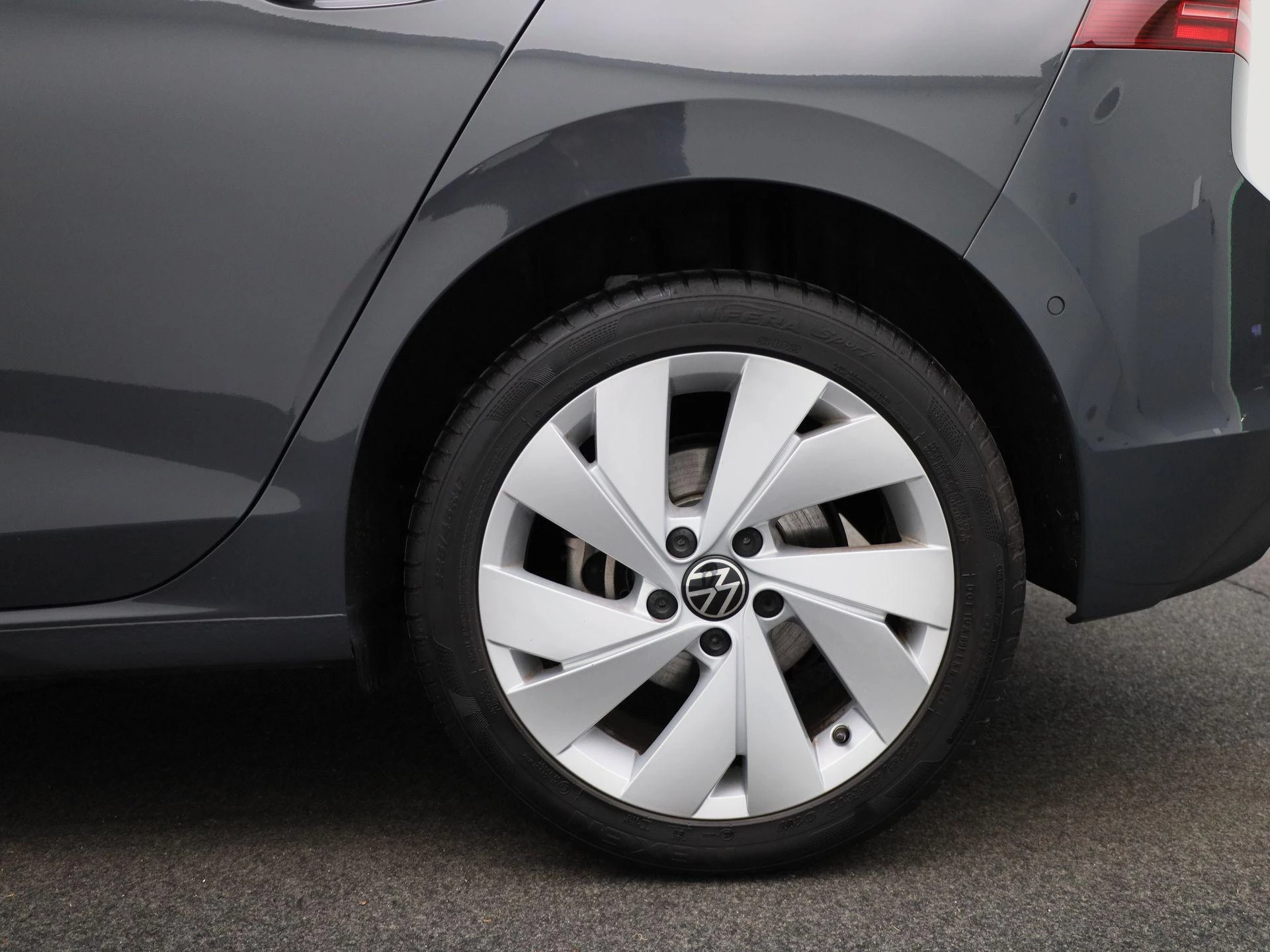 Volkswagen-Golf-image-12