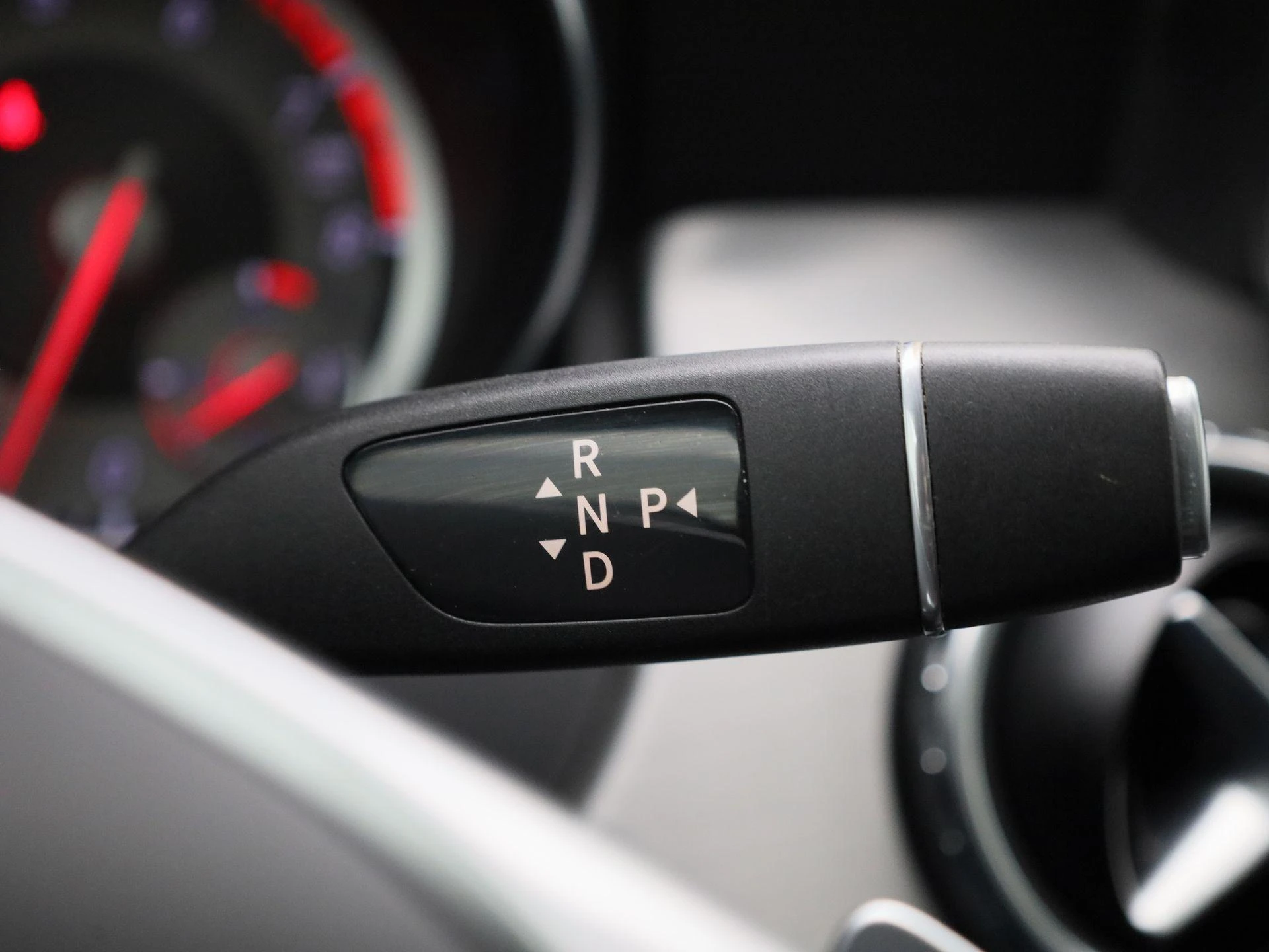 Mercedes-Benz-GLA-image-23
