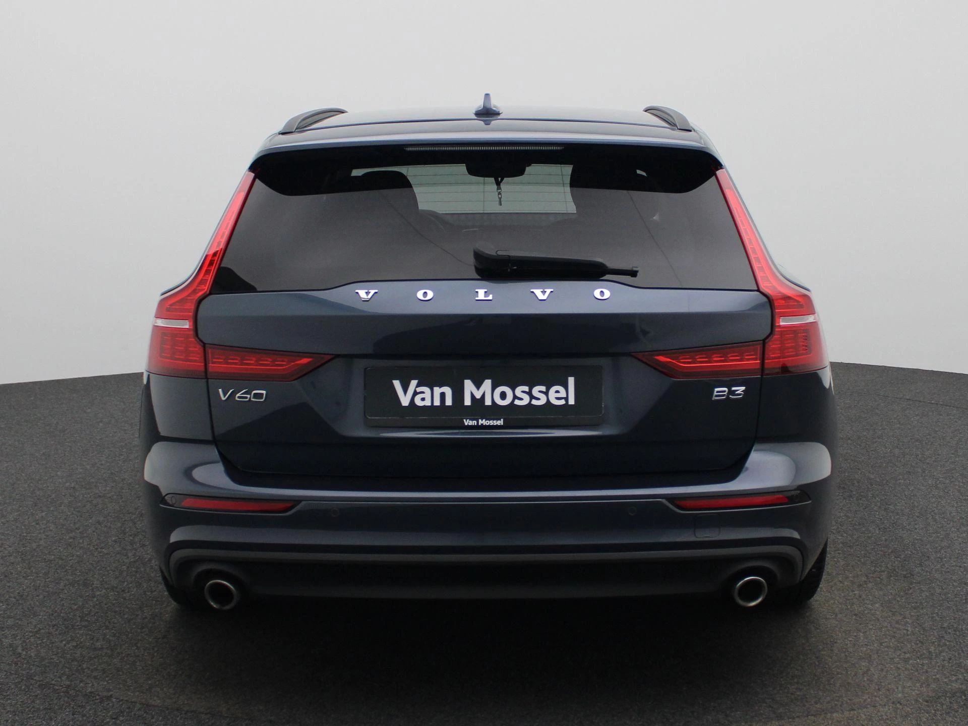 Volvo V60 B3 DCT Momentum Pro