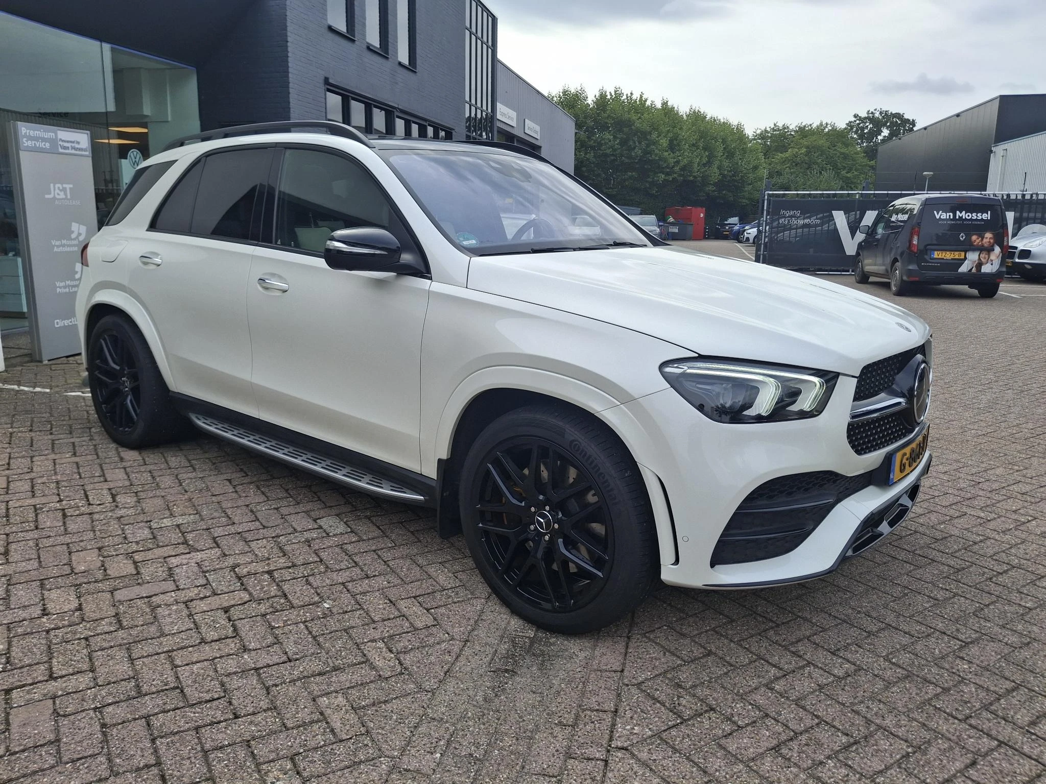 Mercedes-Benz-GLE-image-3