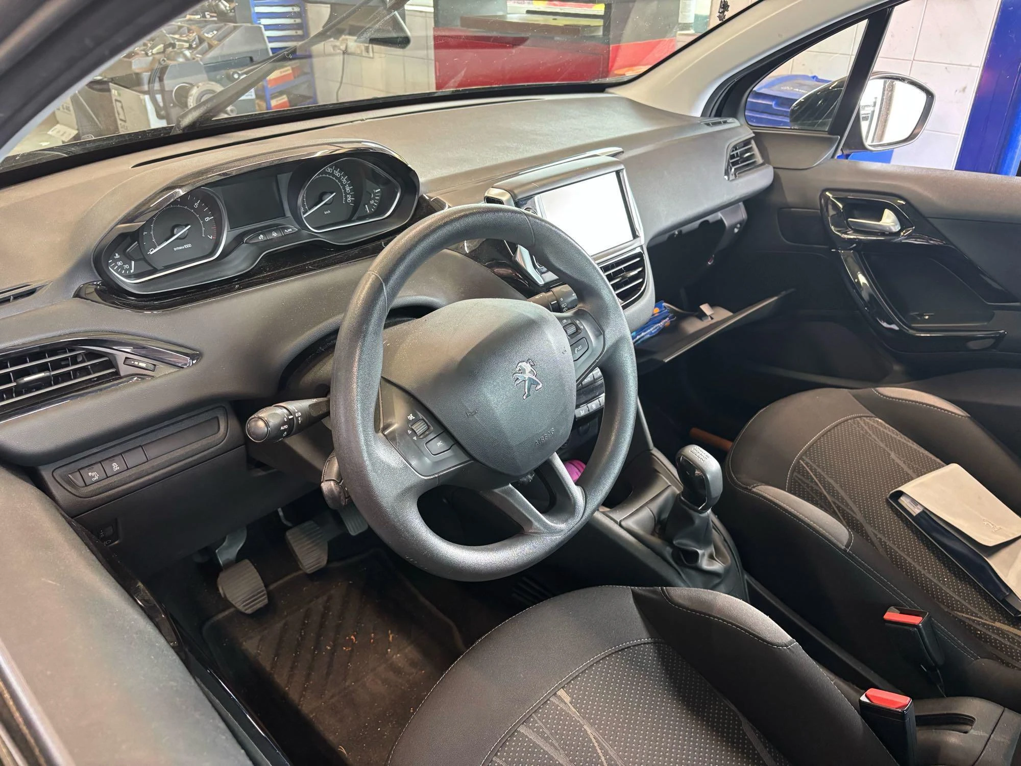 Peugeot-208-image-13