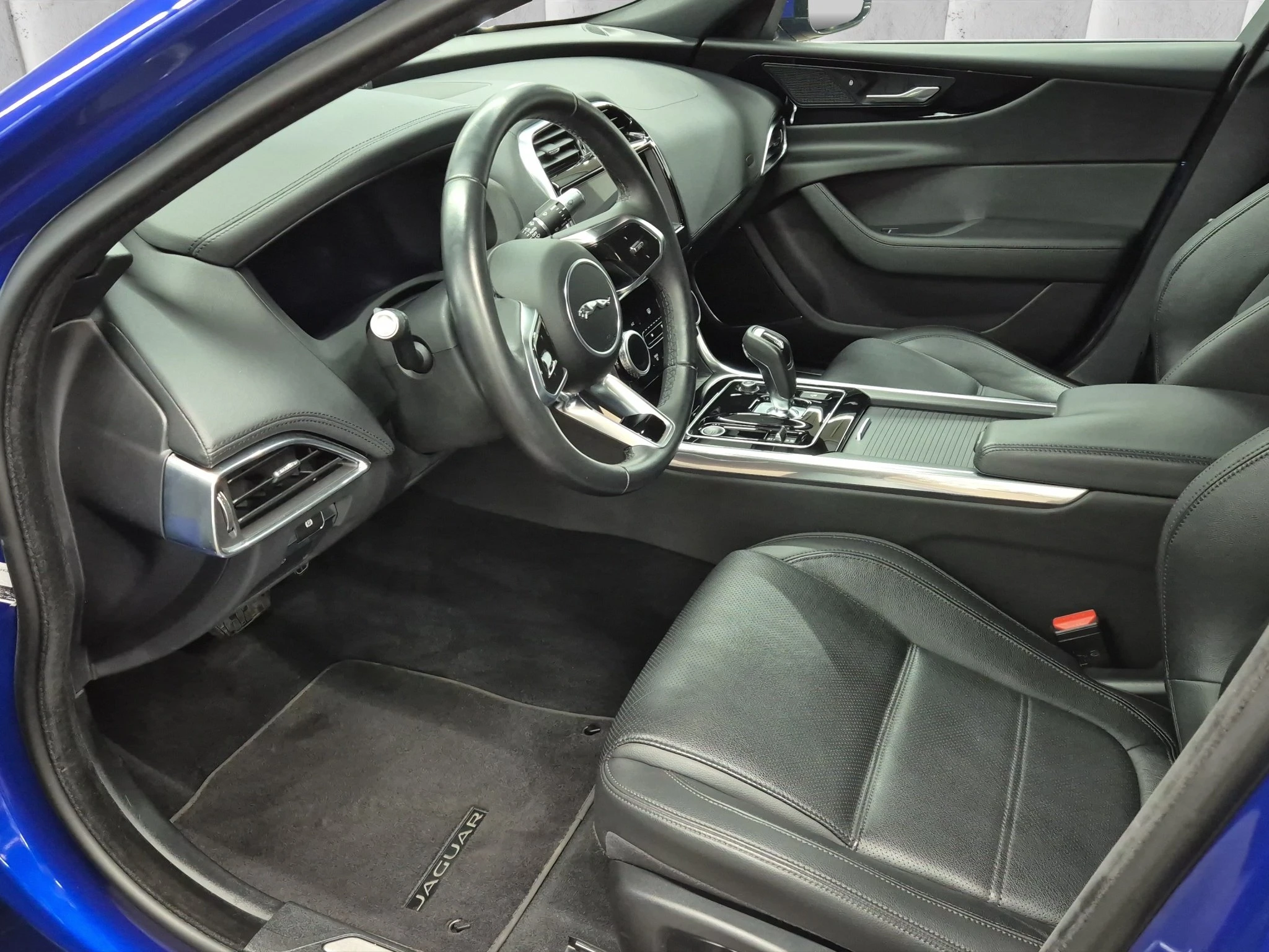 Jaguar-XE-image-9