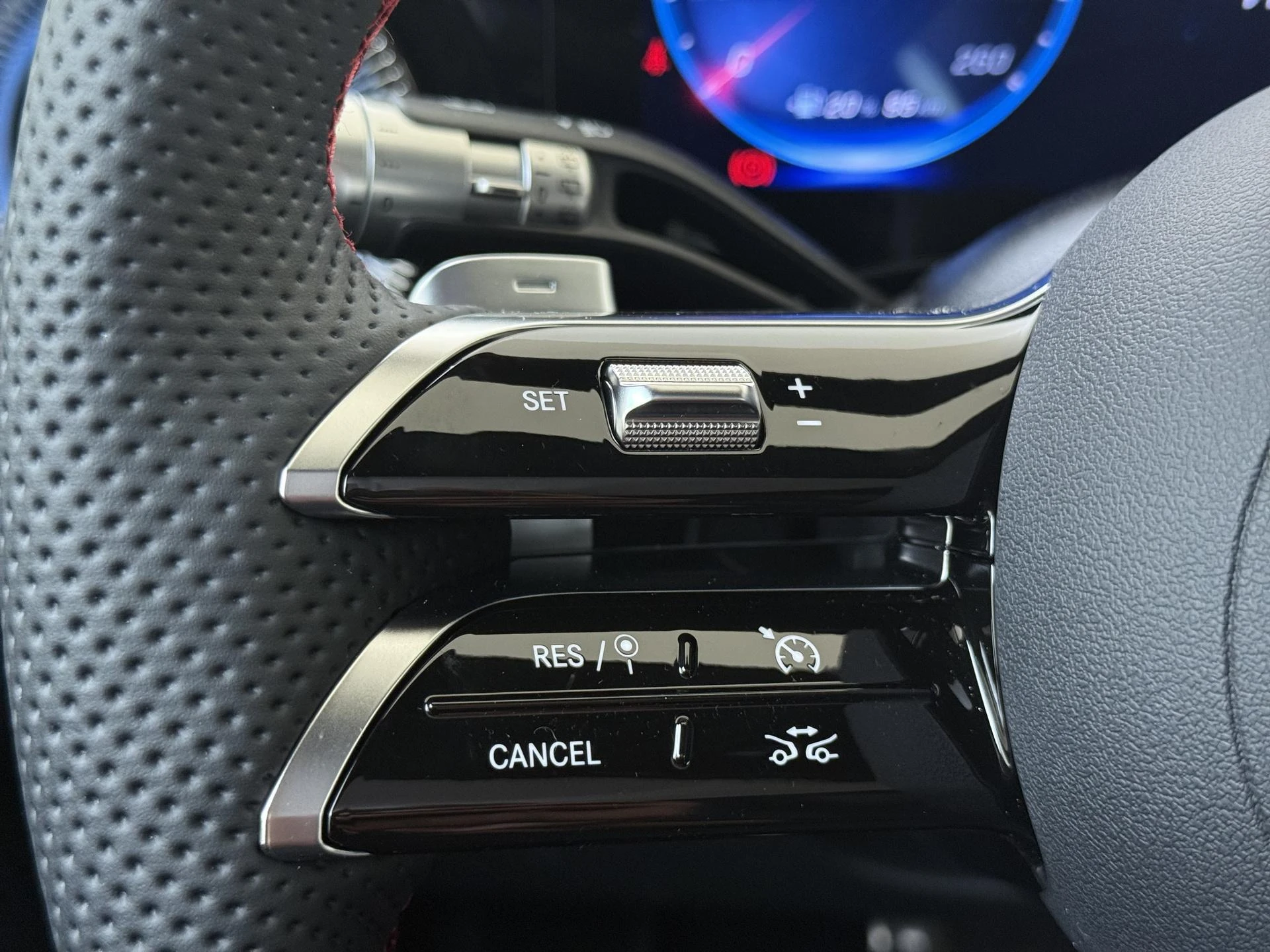 Mercedes-Benz-CLA-image-11
