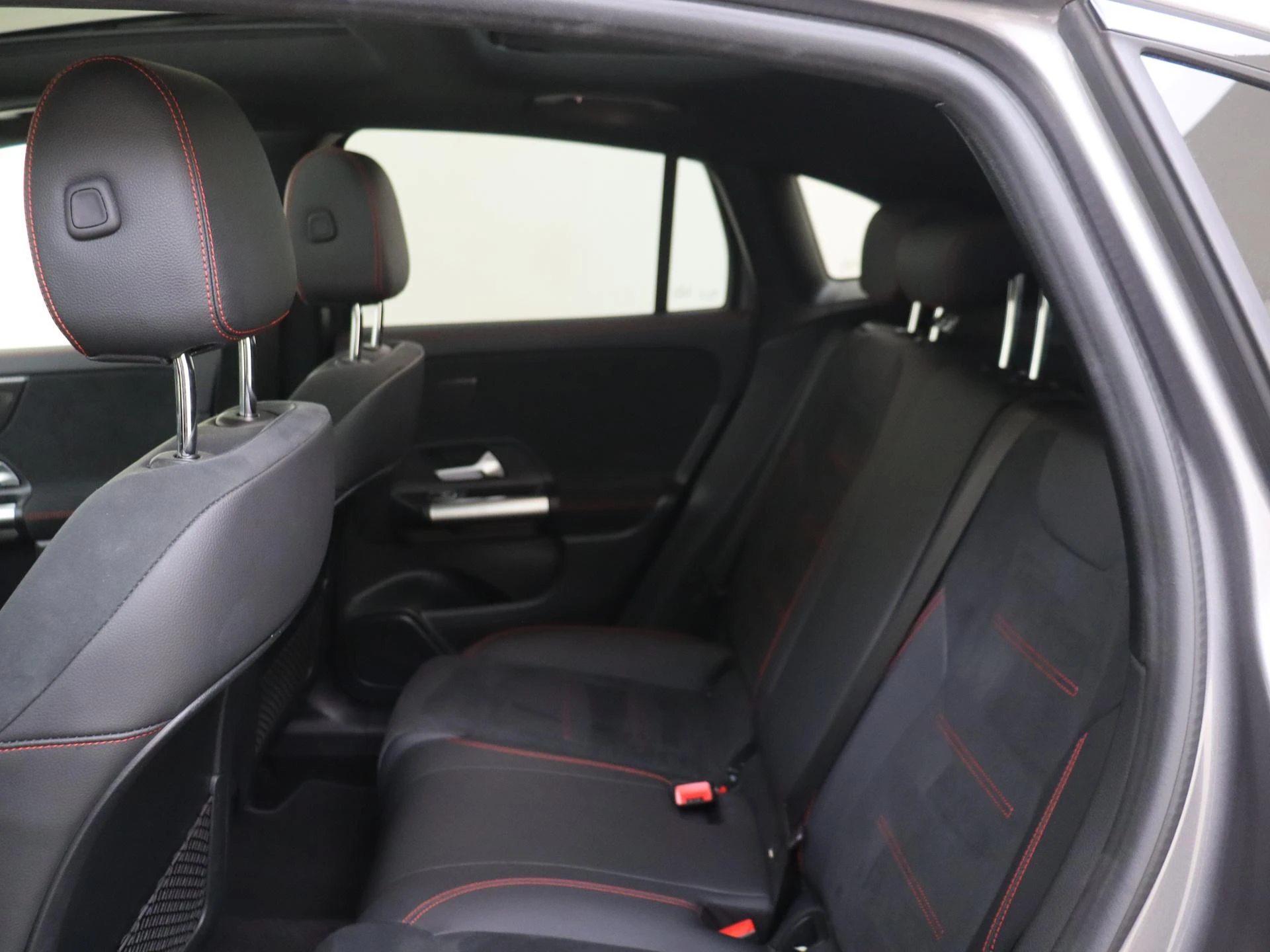 Mercedes-Benz-GLA-image-15
