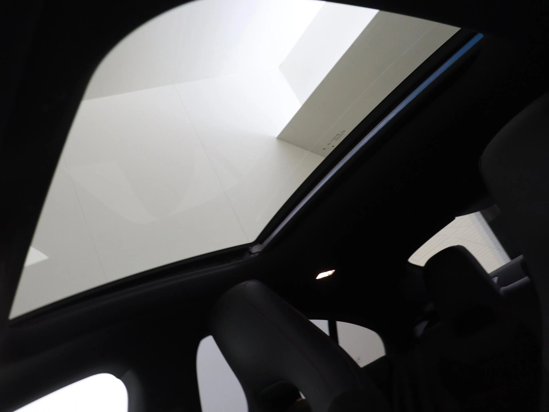 Mercedes-Benz-CLA-image-27