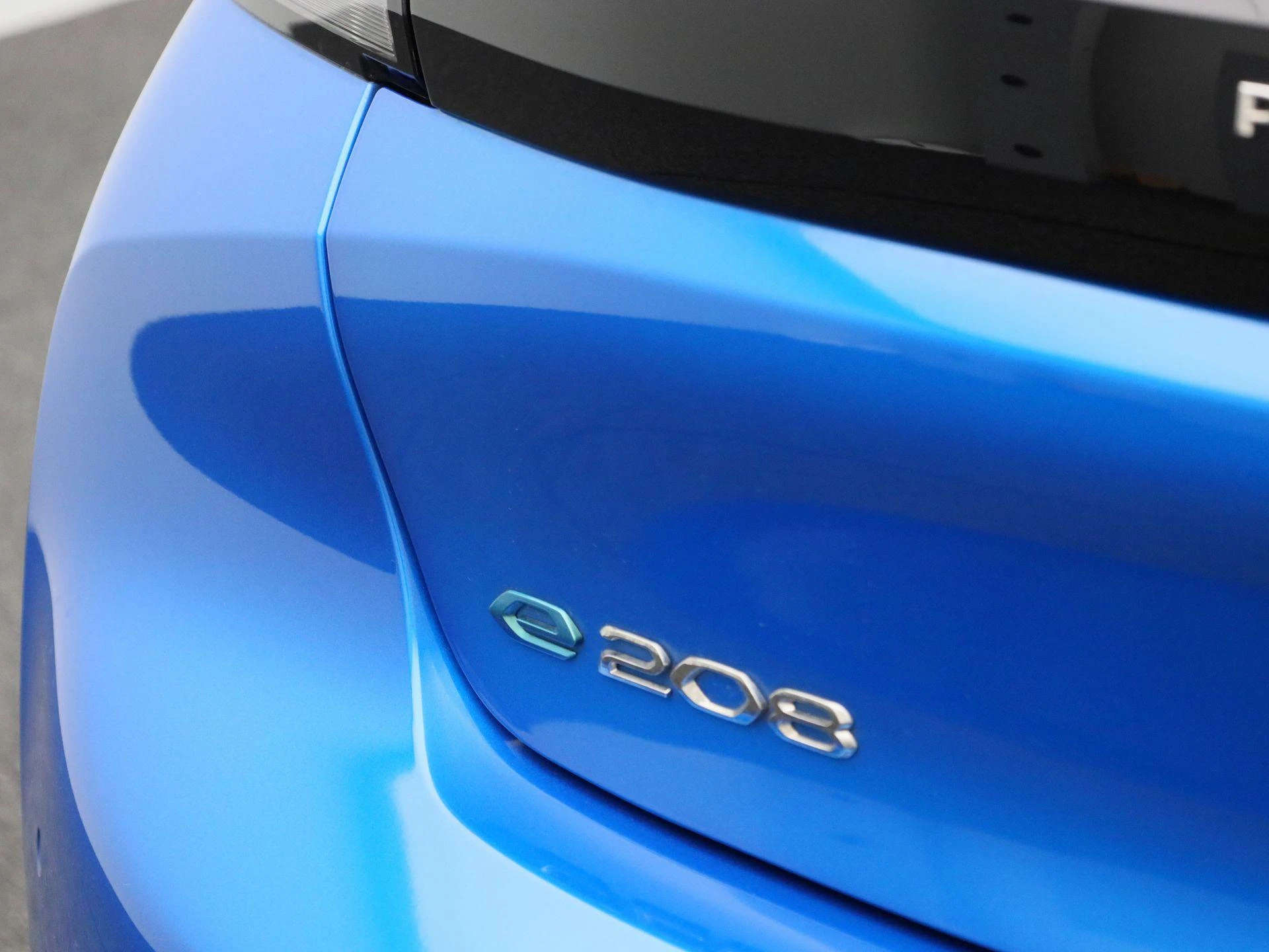 Peugeot-e-208-image-38