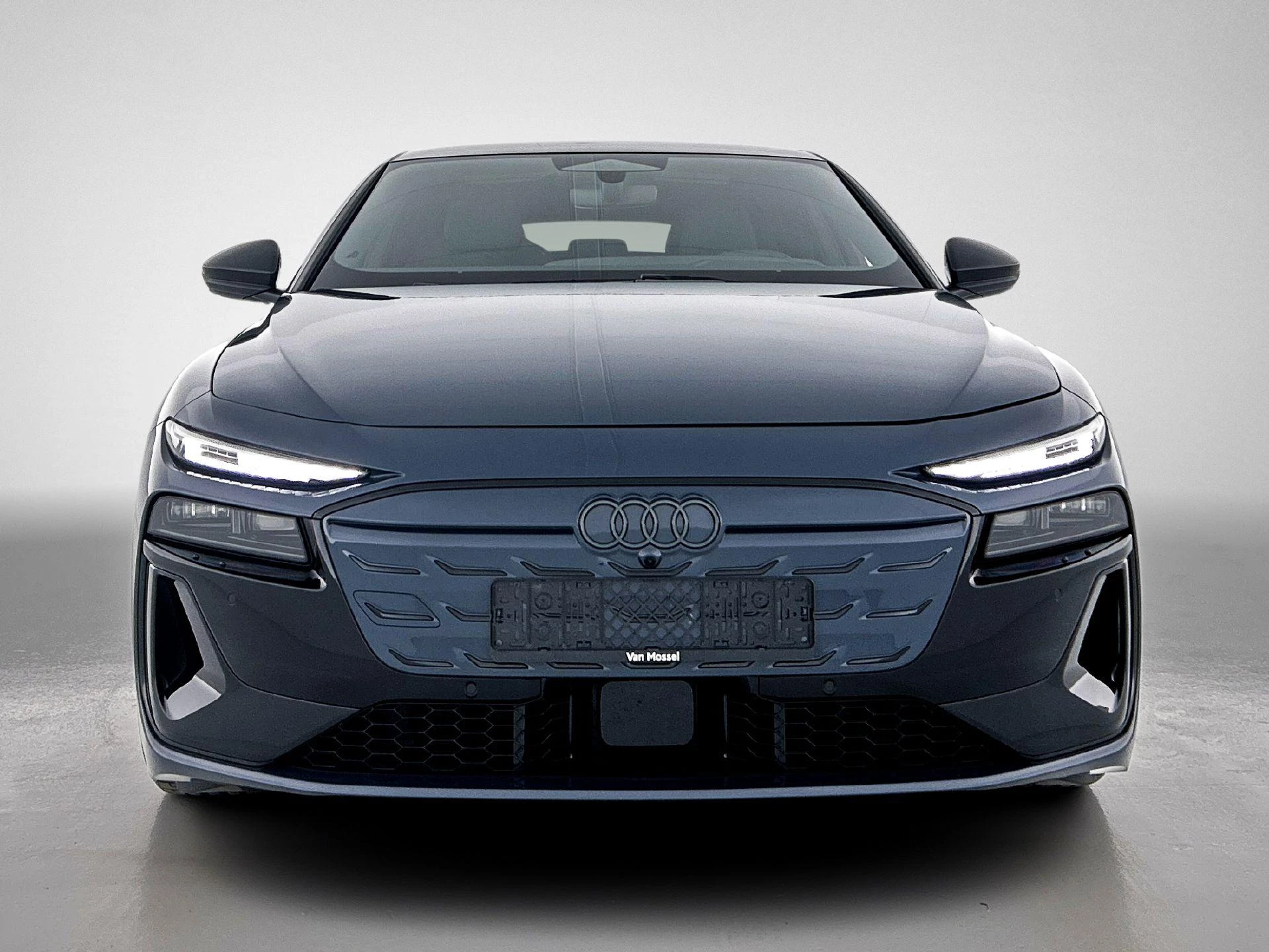 Audi-A6 Sportback e-tron-image-4