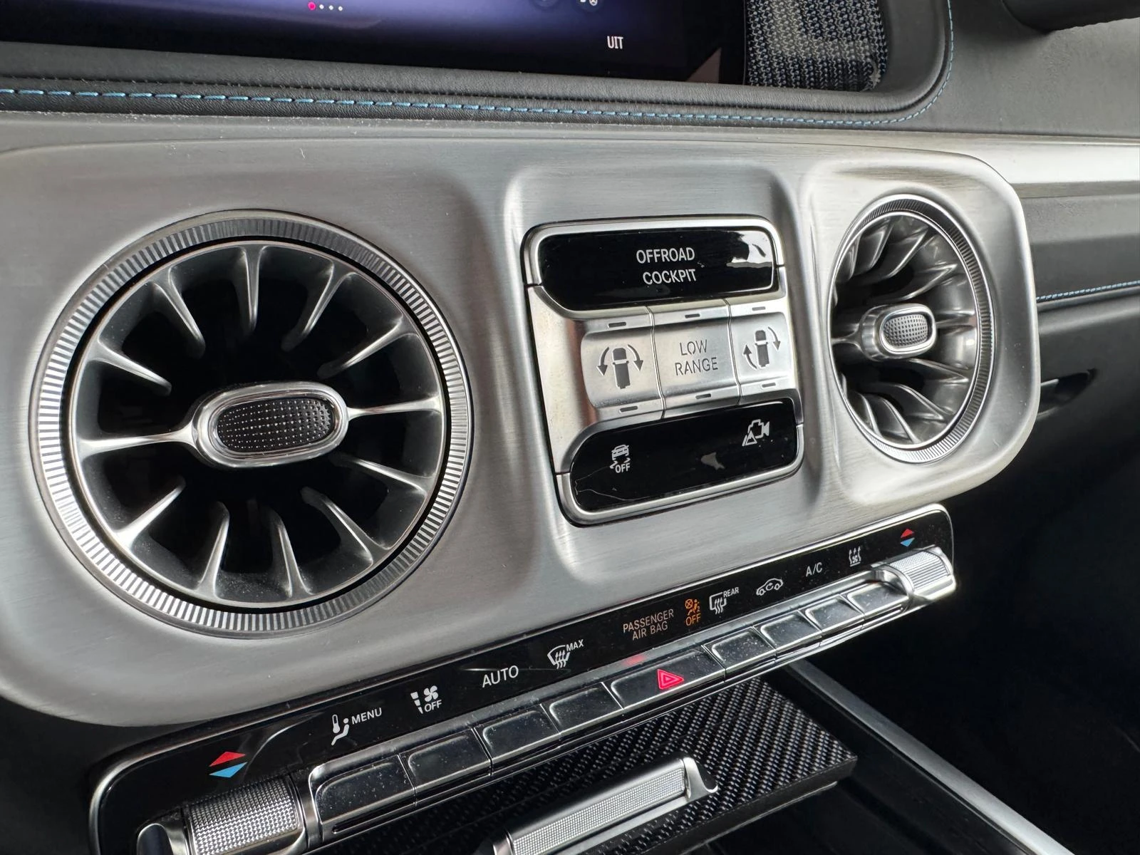 Mercedes-Benz-G-Klasse-image-19