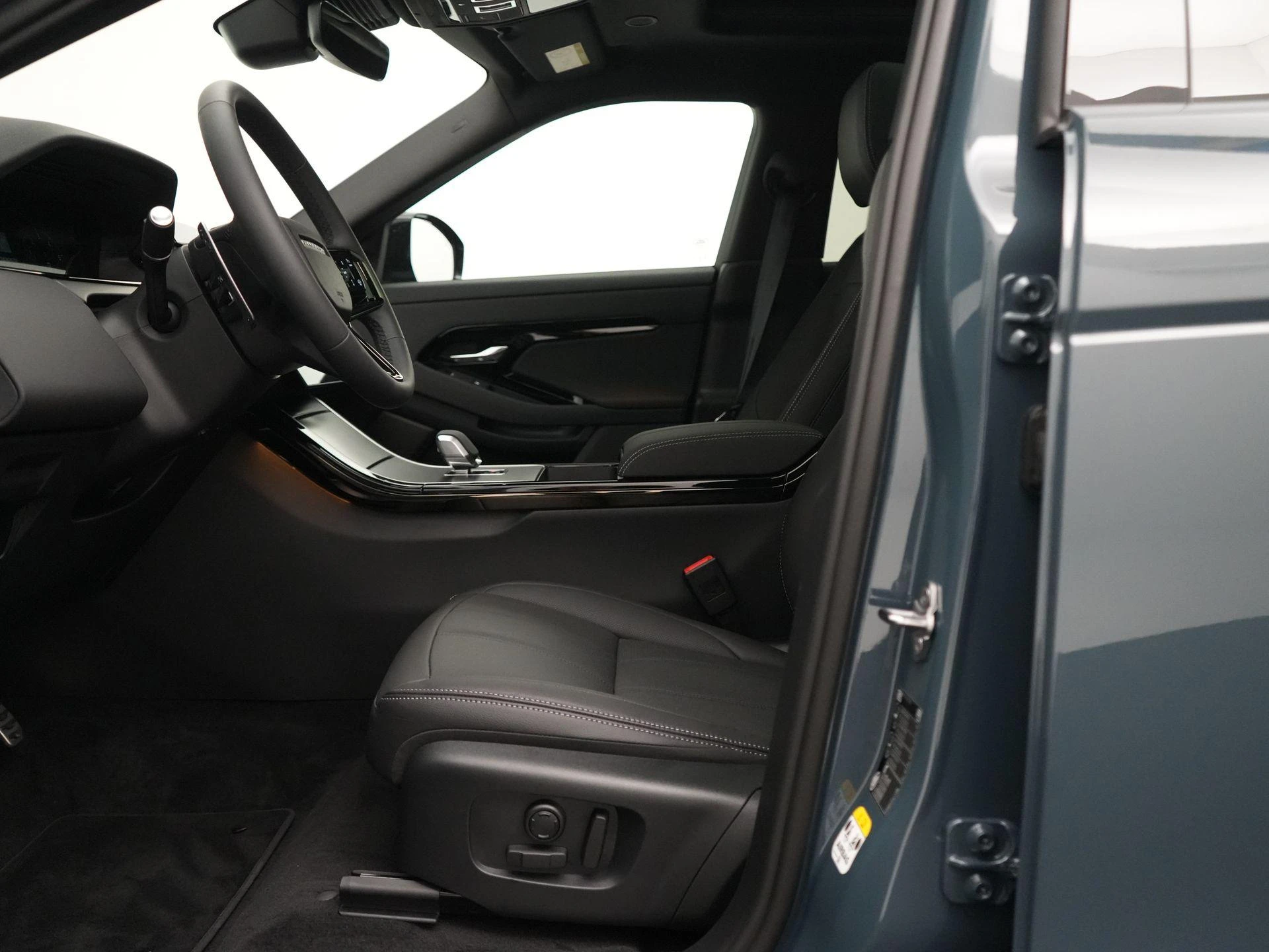 Land Rover-Range Rover Evoque-image-40