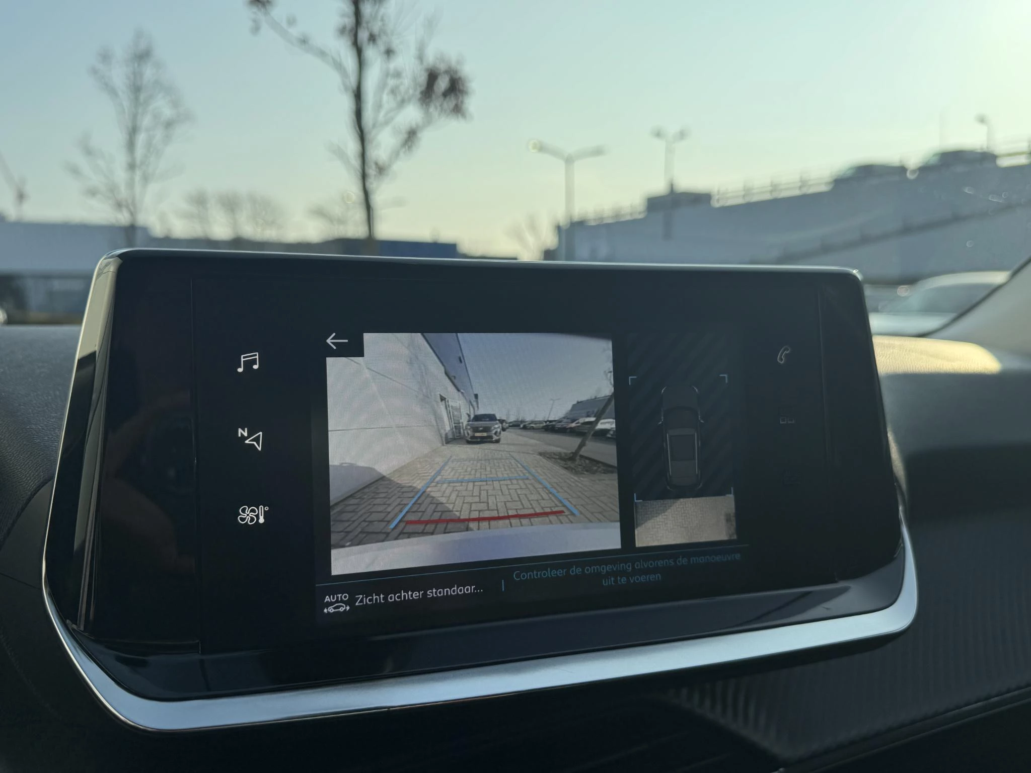 Peugeot-e-2008-image-24