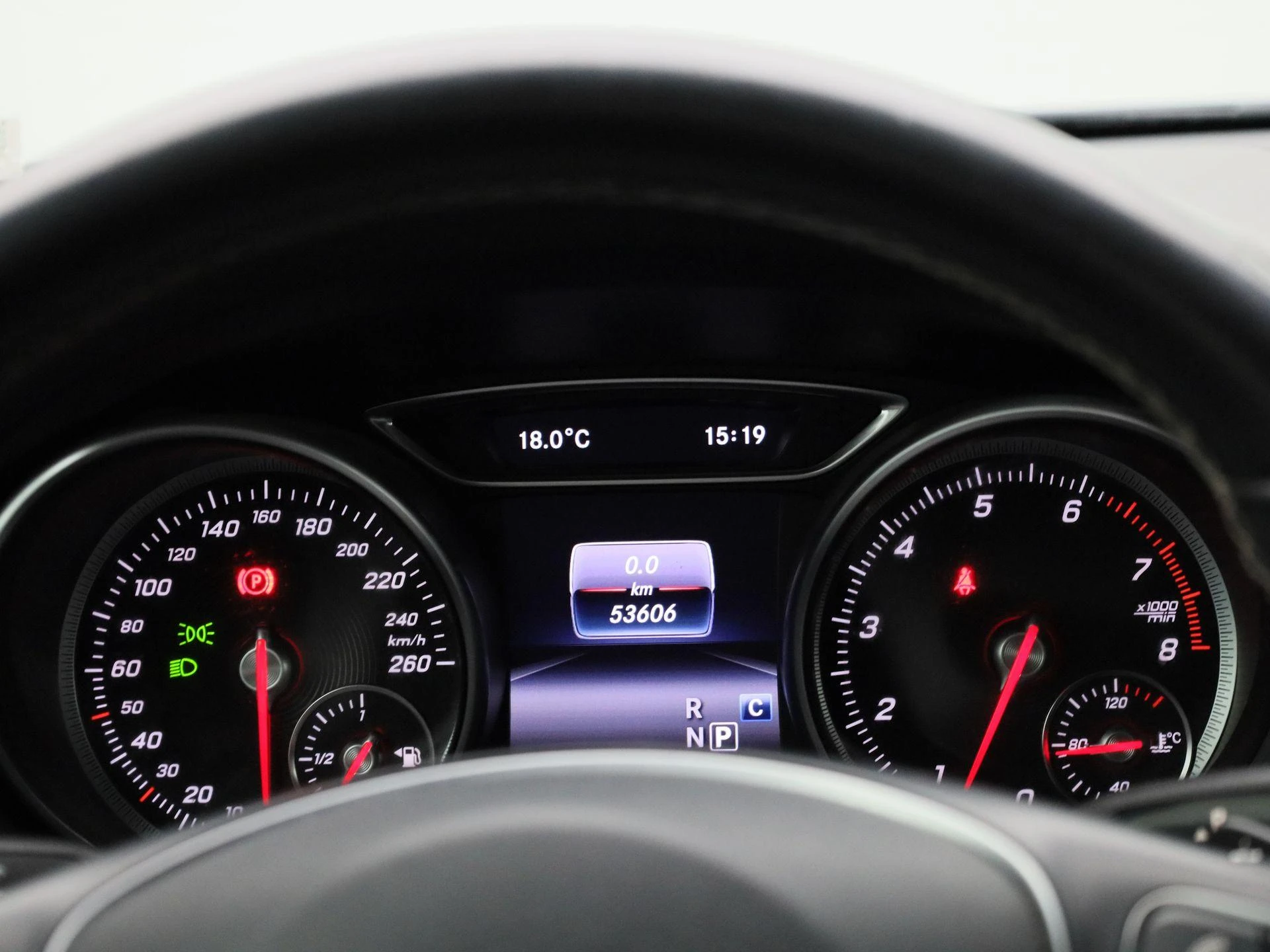 Mercedes-Benz-GLA-image-7